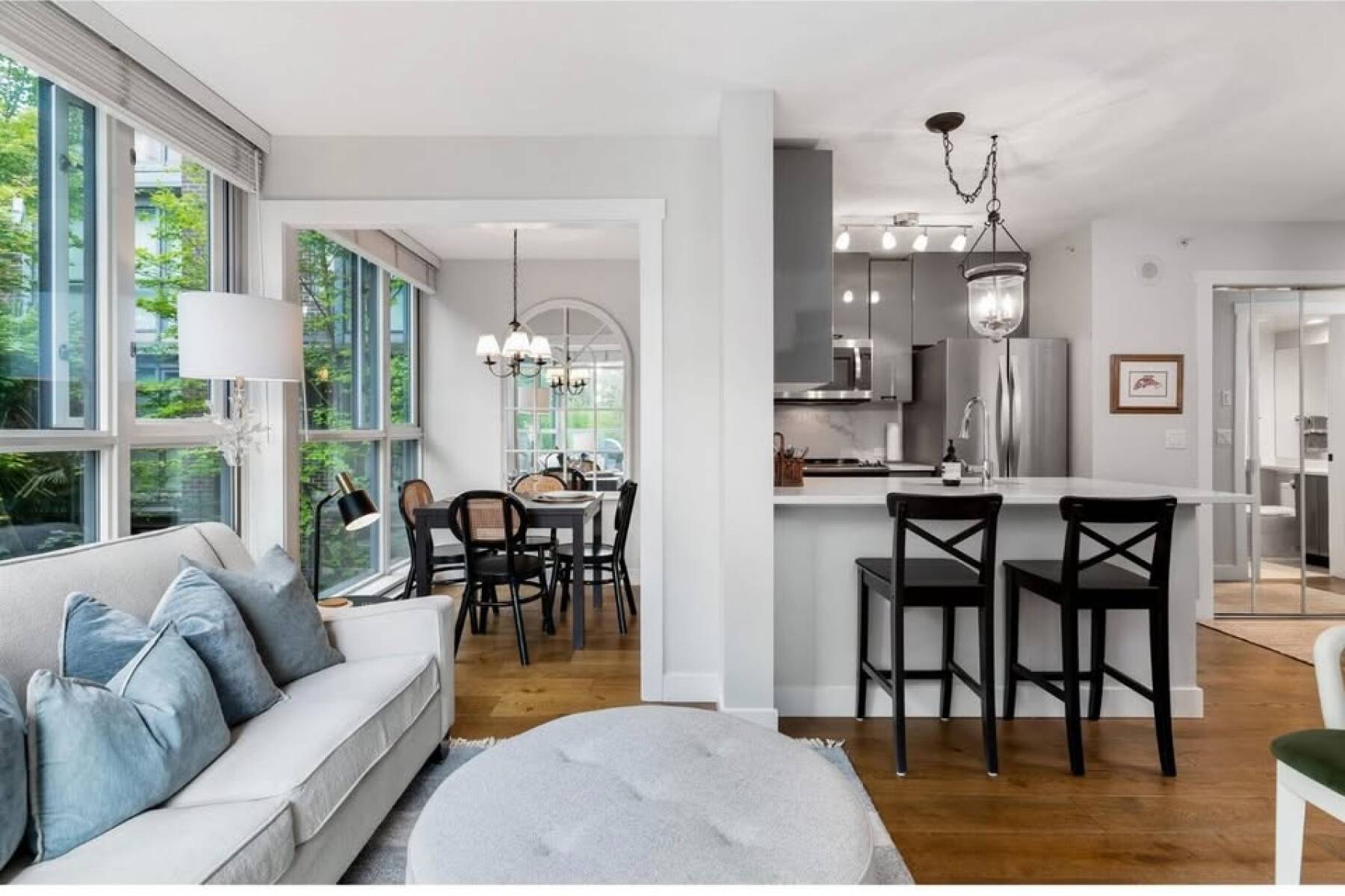 Downtown Vancouver Gem – Quiet Courtyard View