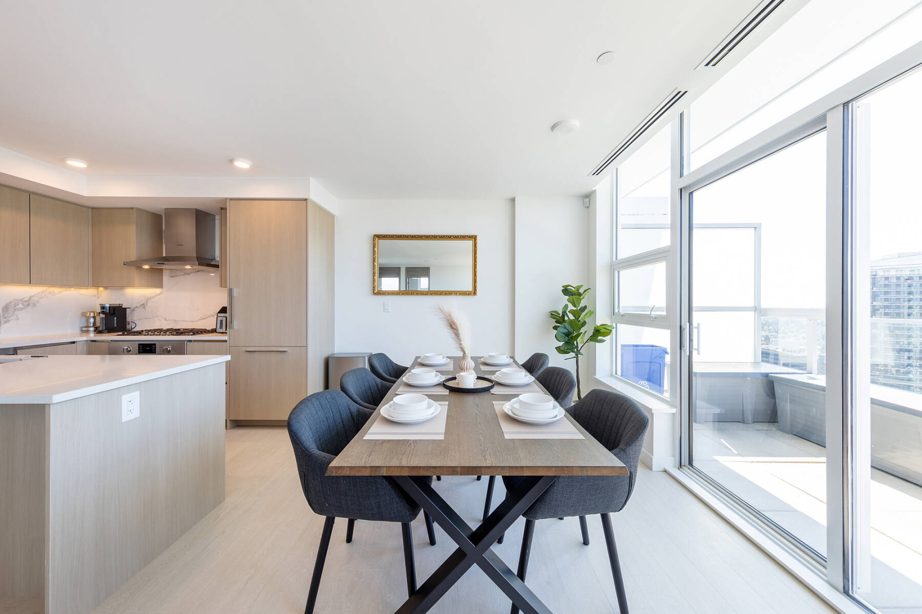 Luxury Penthouse 3 Bedroom | Pool Hot Tub Gym