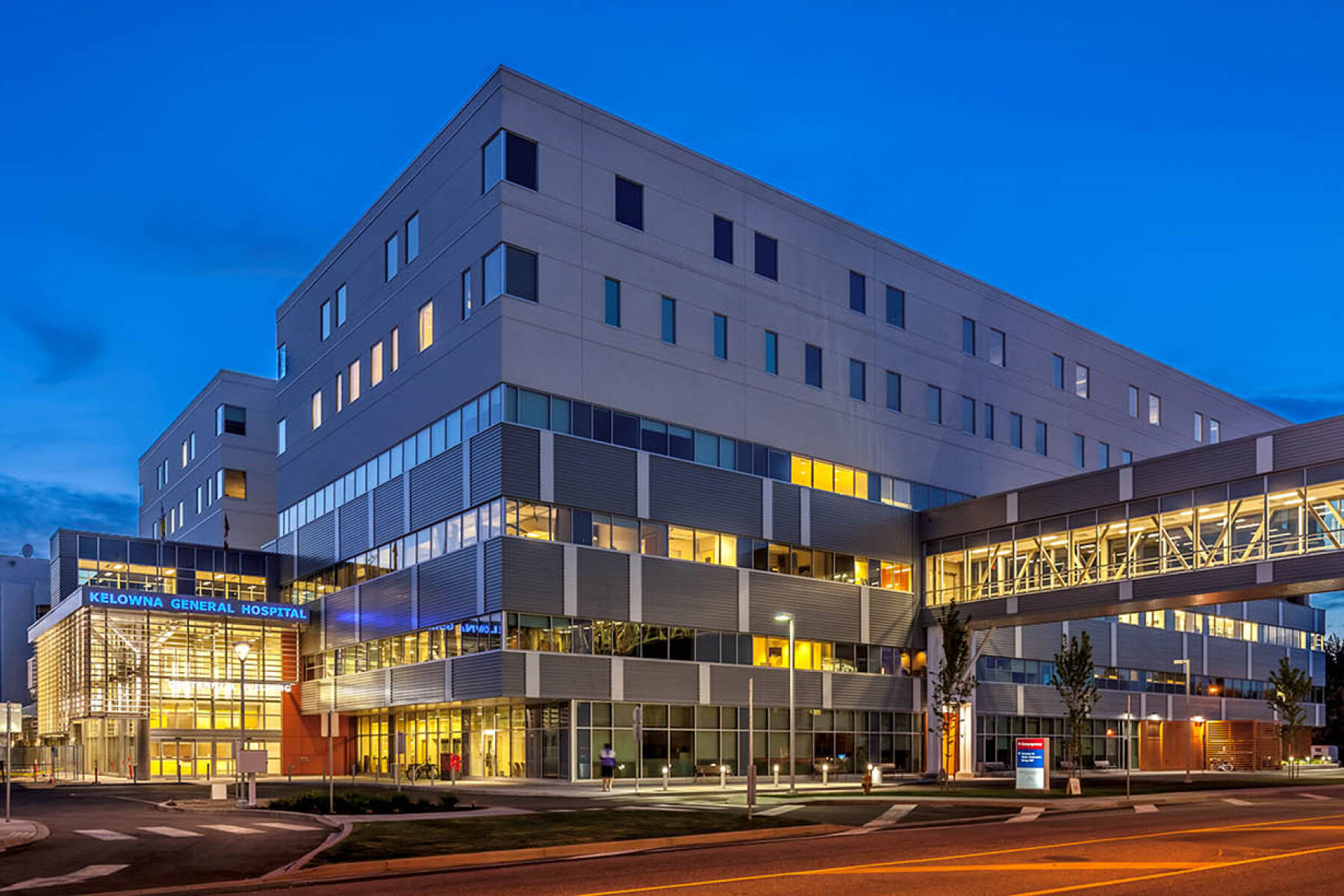 New Modern Lakefront Condo with stunning Water View