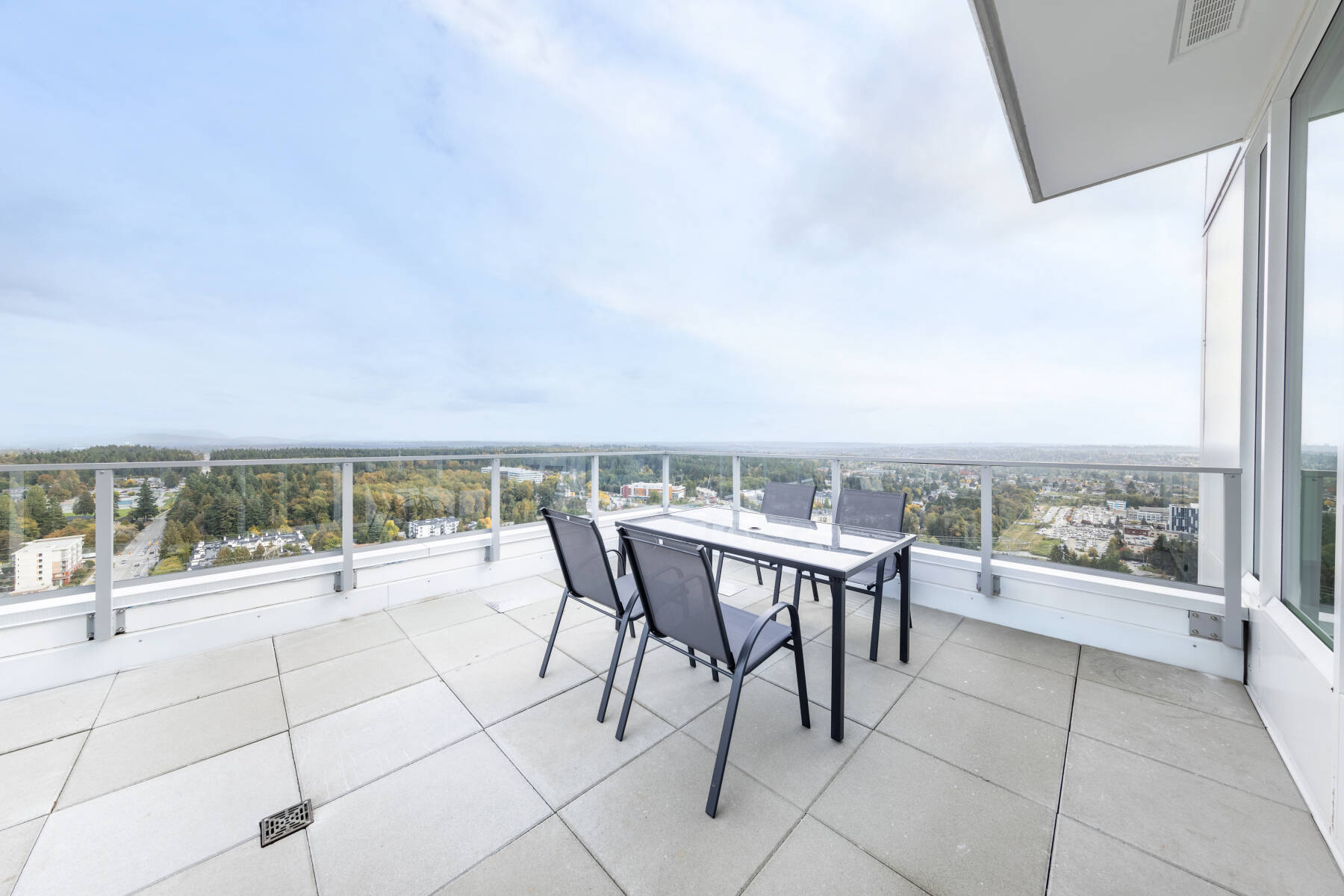 Modern Penthouse 3 Bedroom | Pool Hot Tub Gym