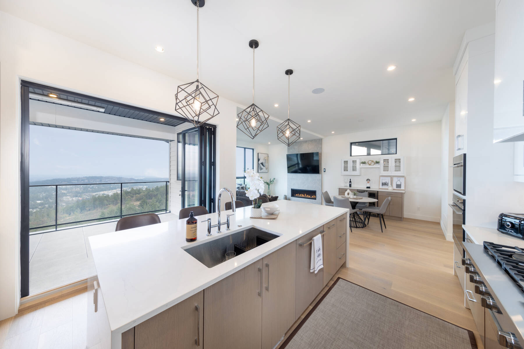 Bear Mountain Luxury Four-Bedroom House