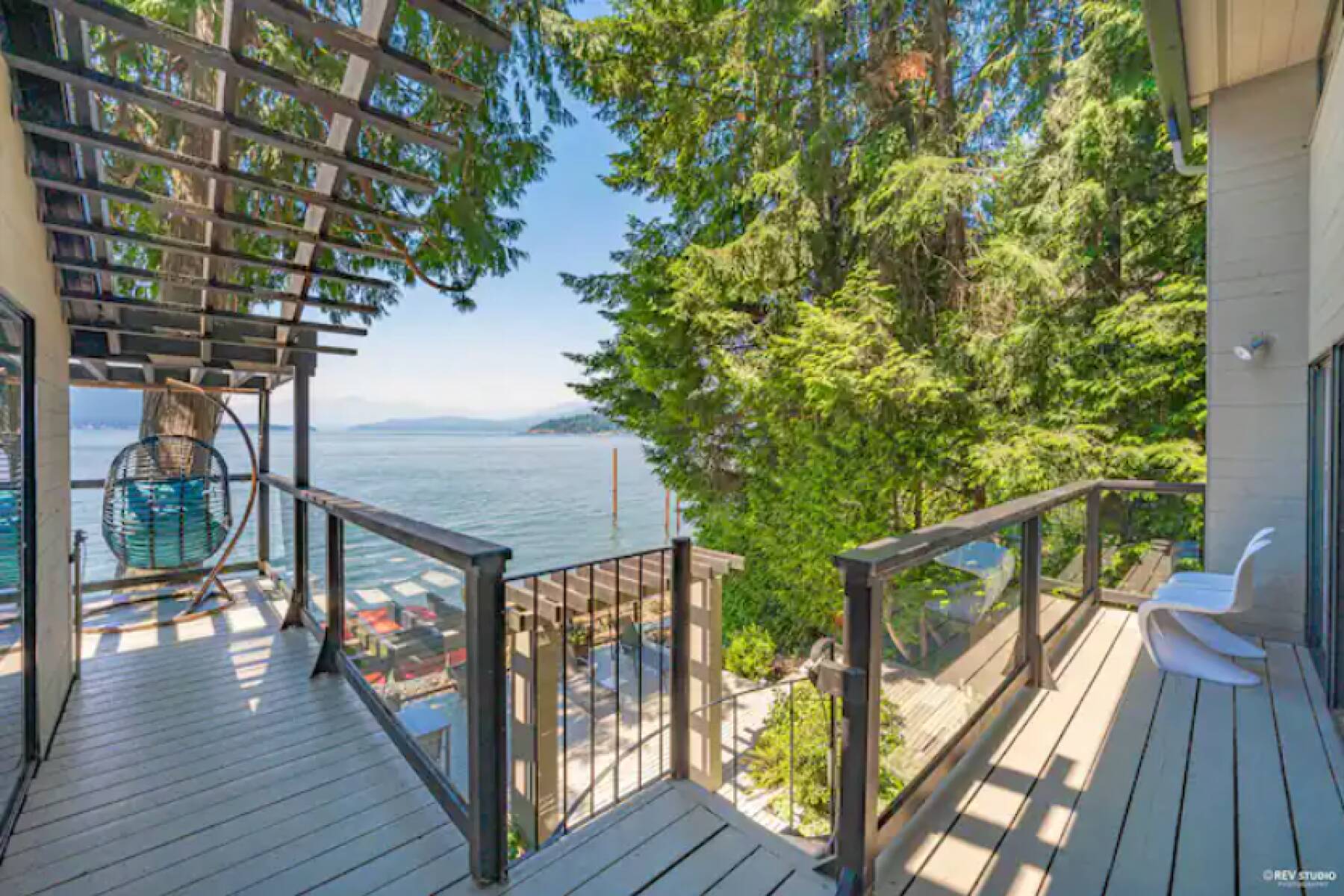 Waterfront West Van Cottage, 3 Bed, 2 Bath, Howe Sound Views