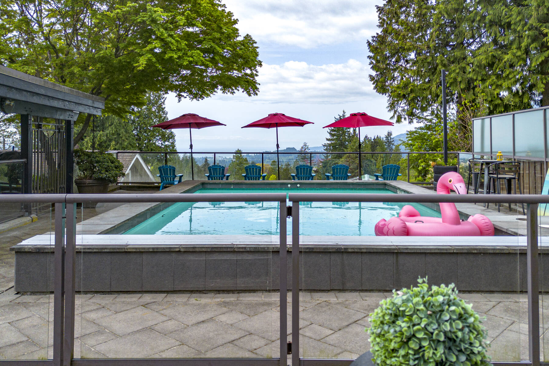 5-Bedroom North Van Home with Pool/Hot Tub, Beautiful Views