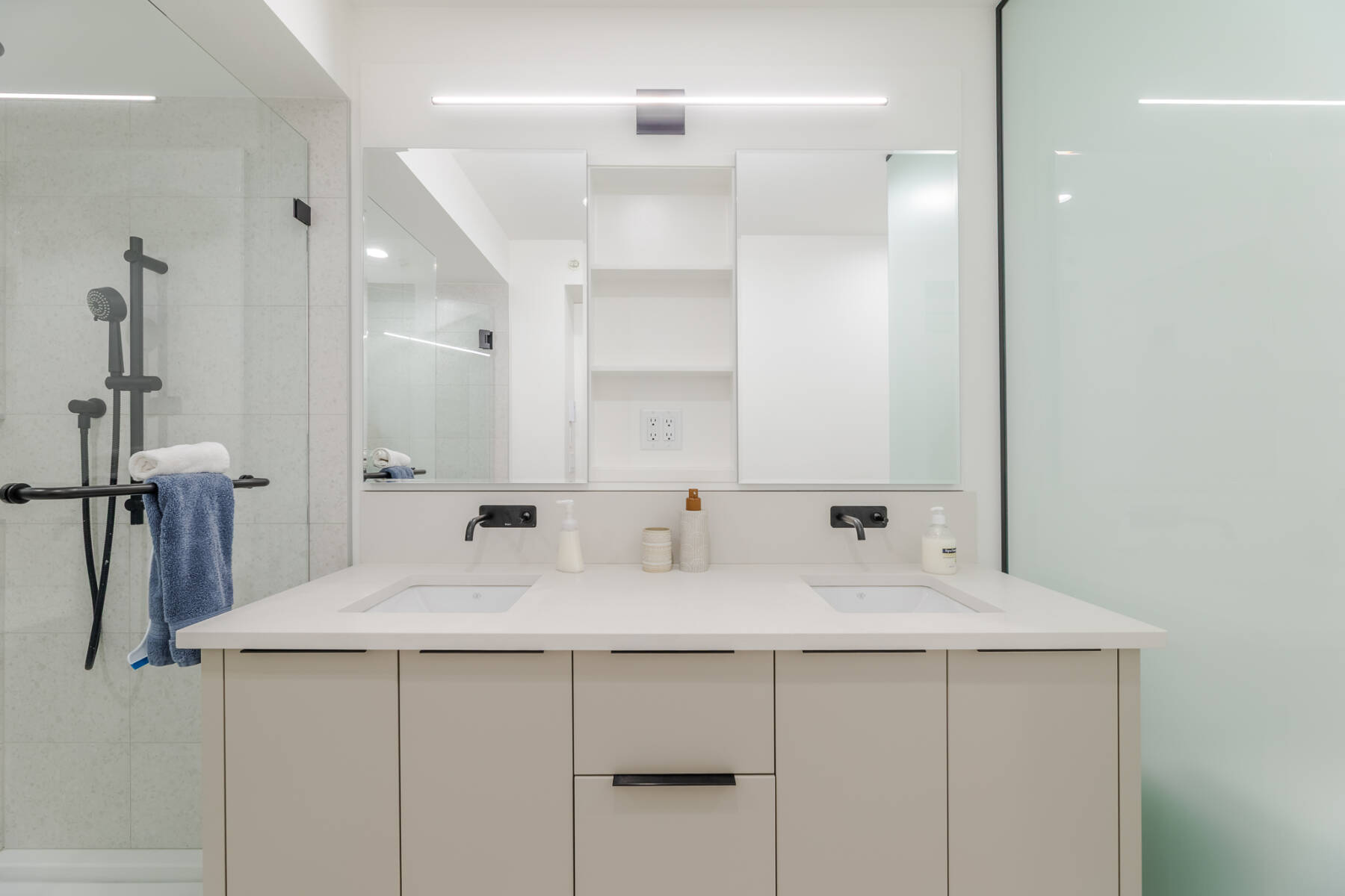 Summerland Beachfront Luxury | Pool Hot Tub & Gym