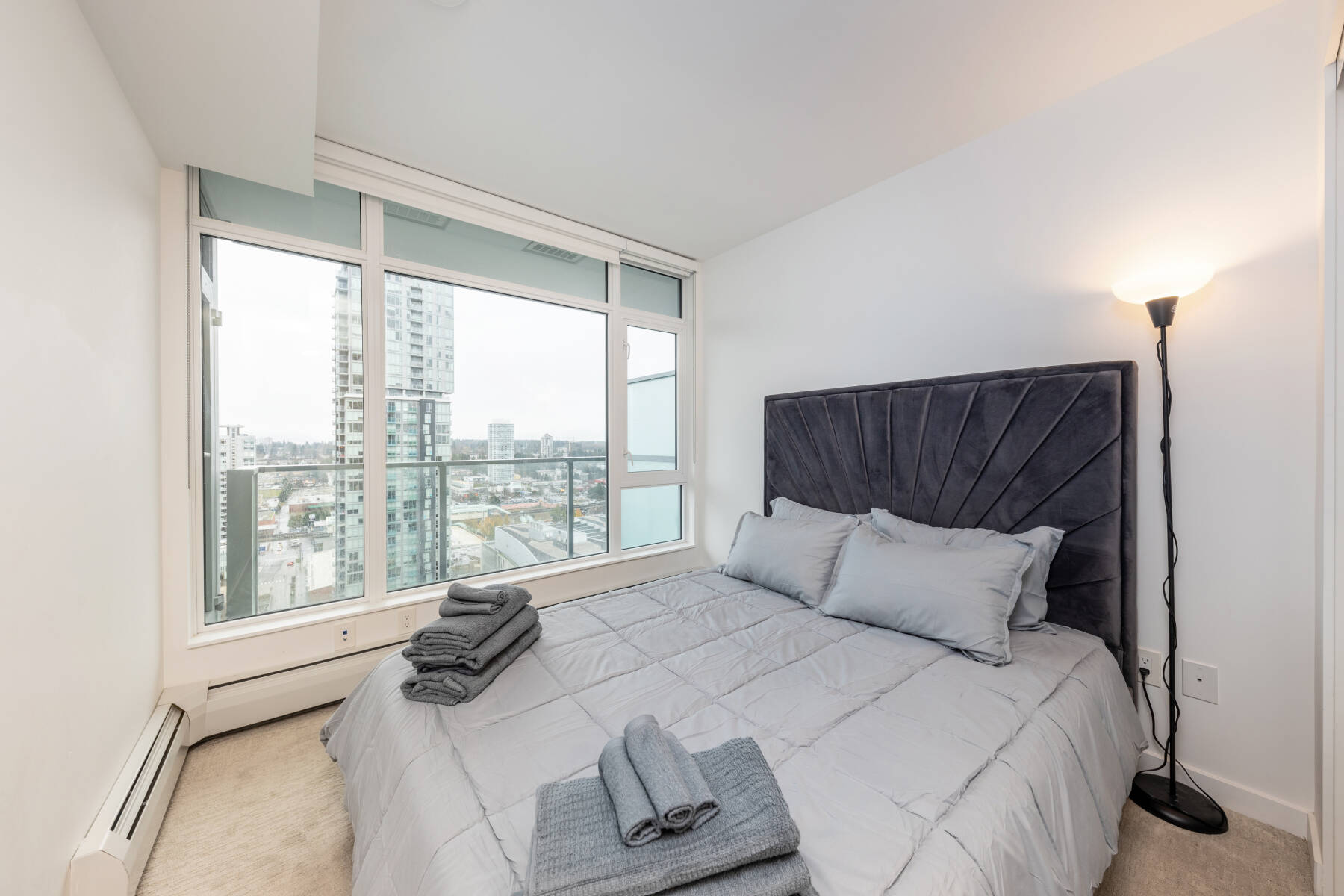 Brand New Luxury Skyline 2 Bedroom Condo 19 Floor