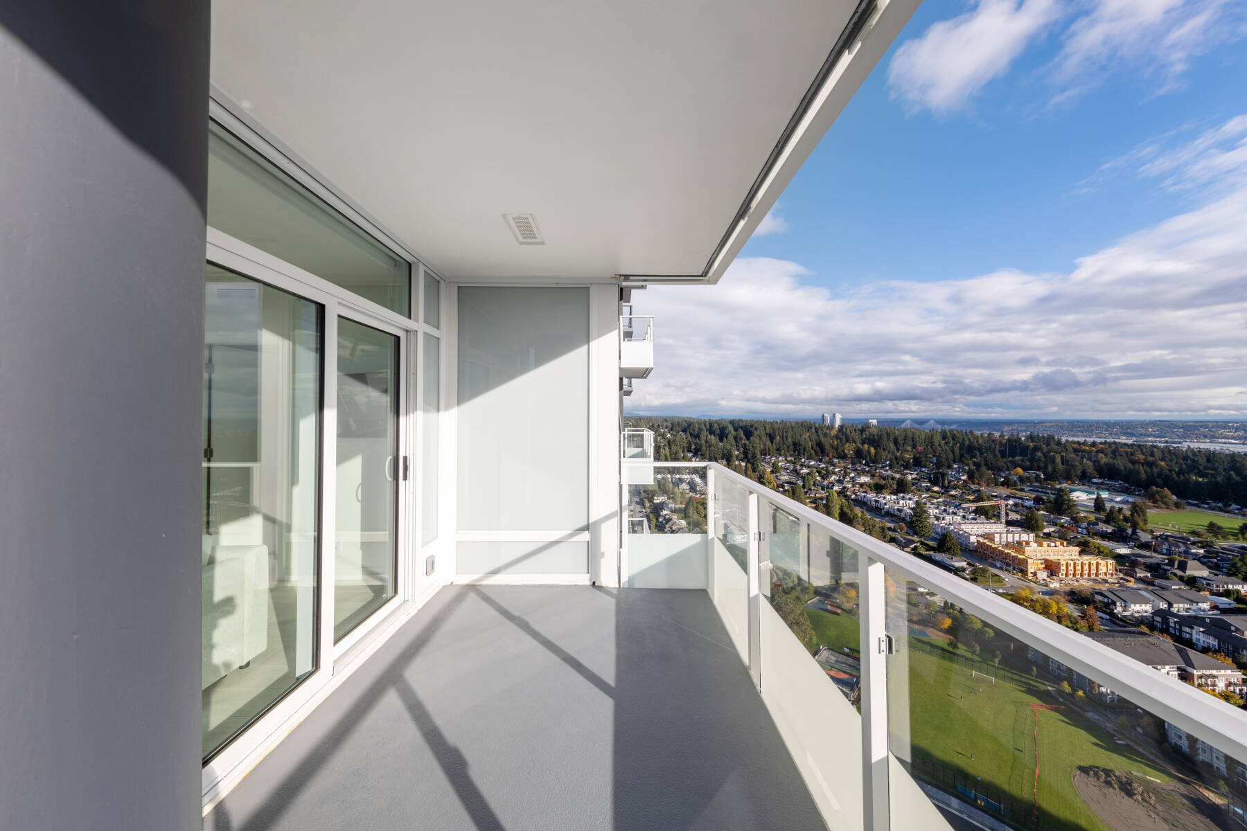 Relaxing Riverside 2BR Near Shops & Parks