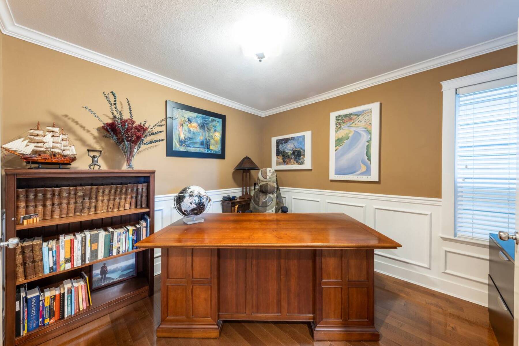 White Rock Beach House walking distance to beach