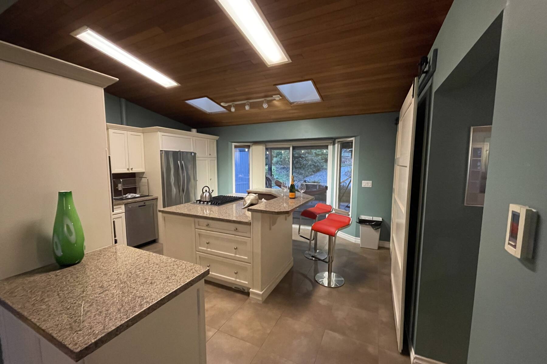 Porpoise Bay Waterfront Home, 4 bedroom, 3 bathroom