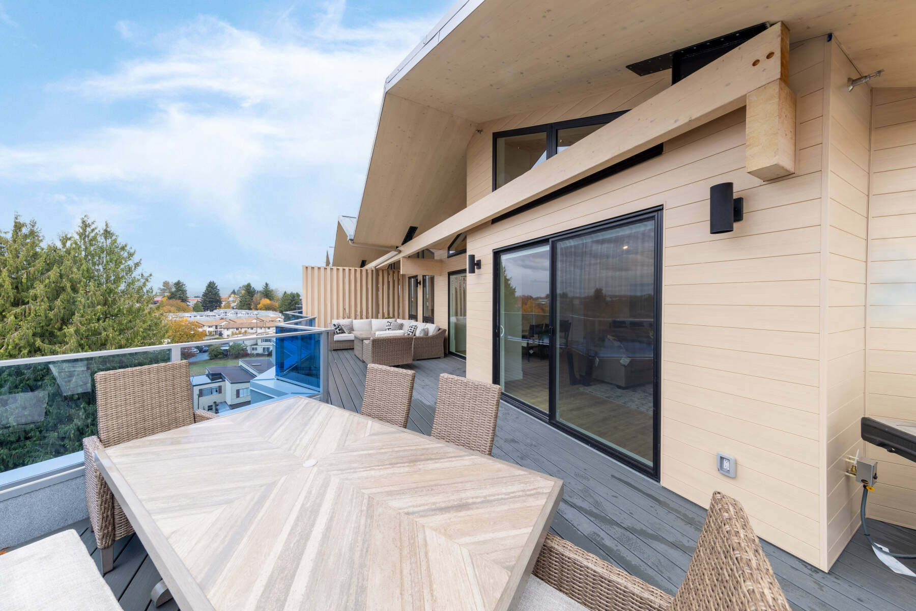 Brand New Luxury Mill Lake Penthouse