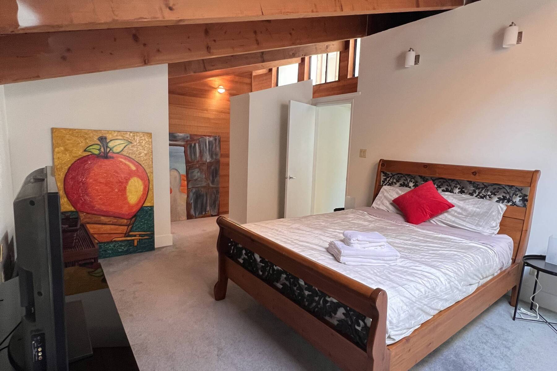 5-Bedroom North Van Home with Pool/Hot Tub, Beautiful Views