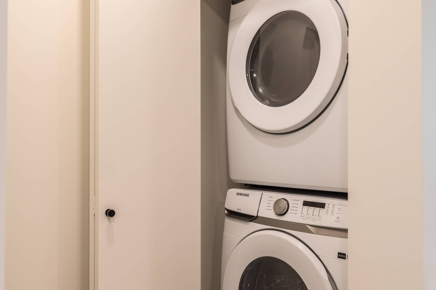 Surrey’s Urban Campus Oasis – Walk to SFU/KPU