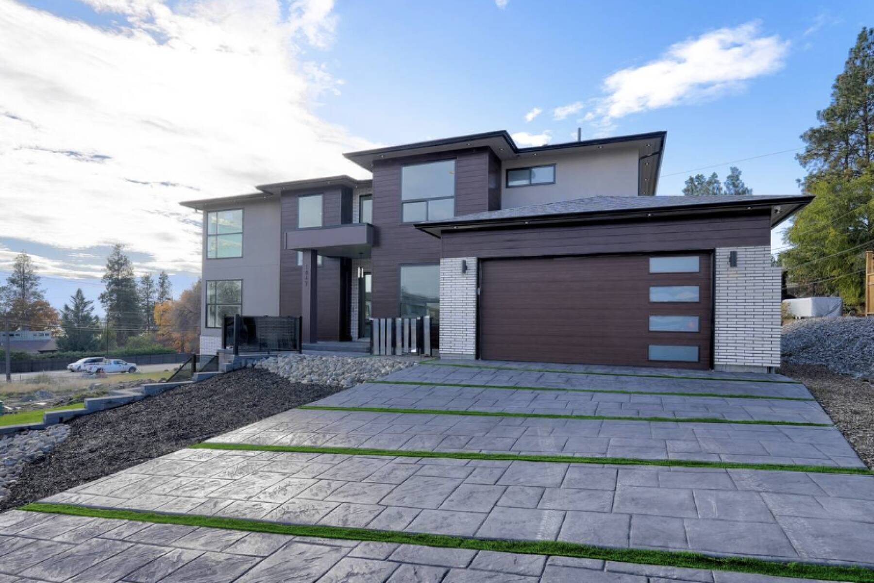 Brand New Luxury 3 Level Lake View House + Hot Tub