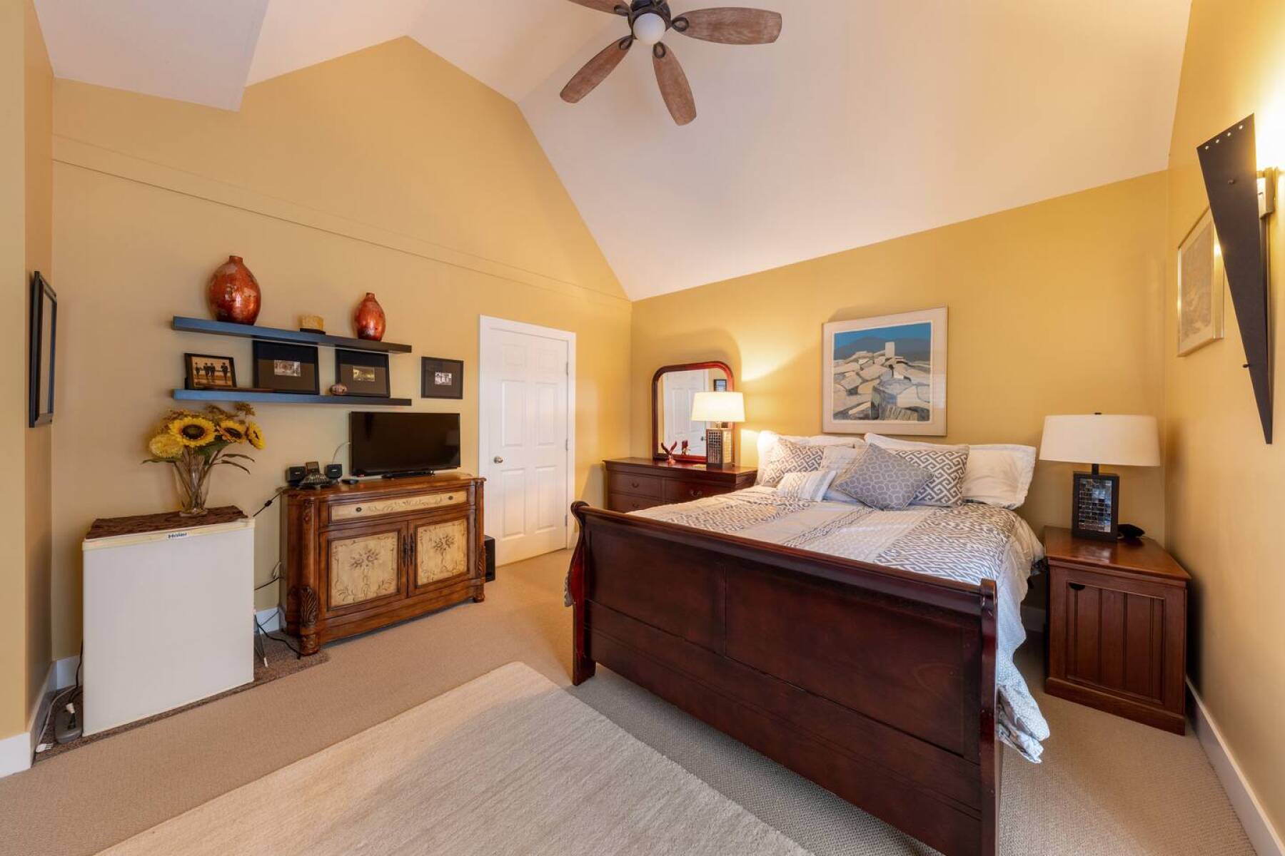 White Rock Beach House walking distance to beach