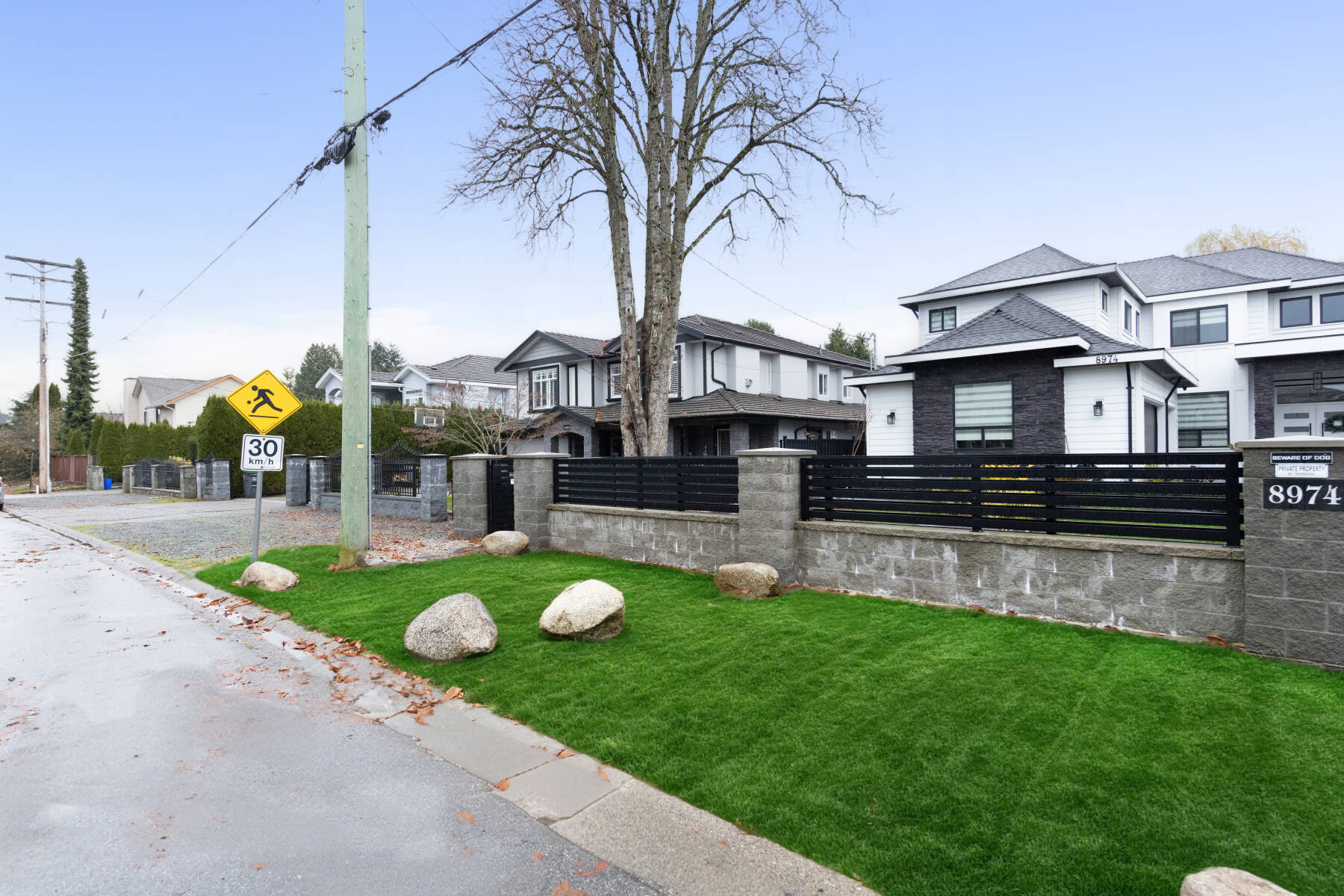 Bright & Modern 1-Bedroom Suite