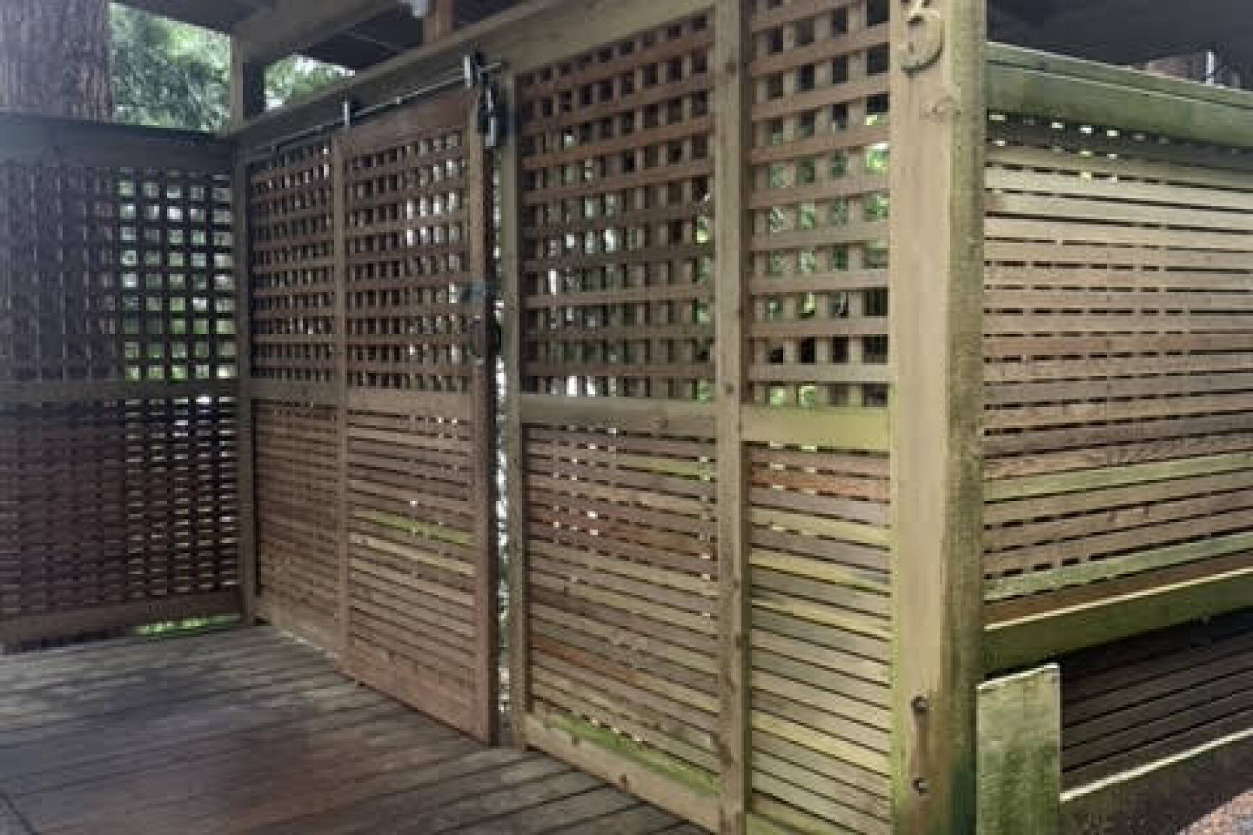 Waterfront West Van Cottage, 3 Bed, 2 Bath, Howe Sound Views