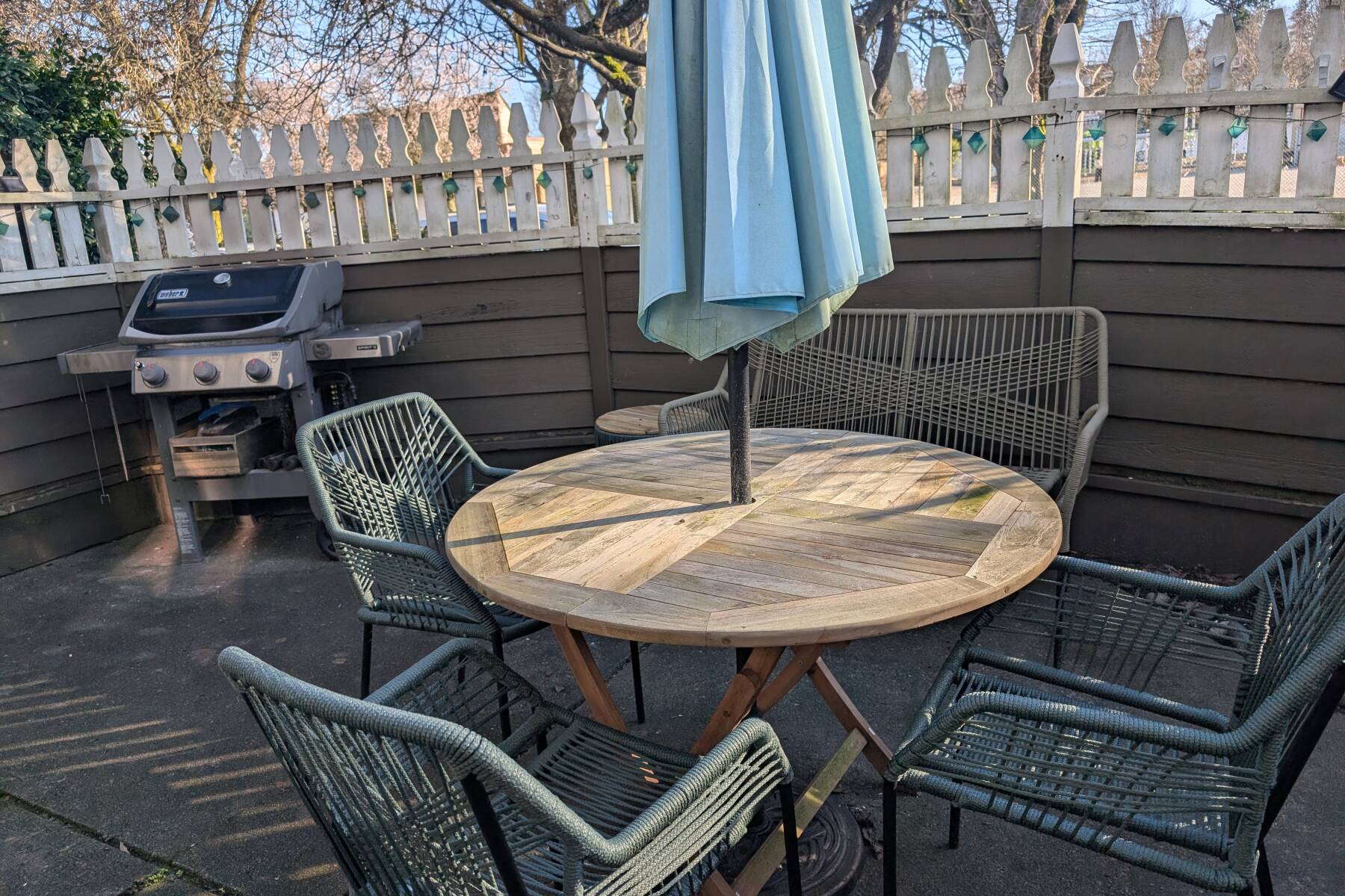 A Peaceful Uptown Towhouse Retreat (Pet Friendly)