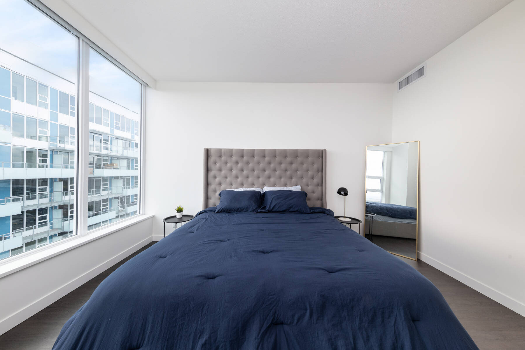 Modern Penthouse 3 Bedroom | Pool Hot Tub Gym