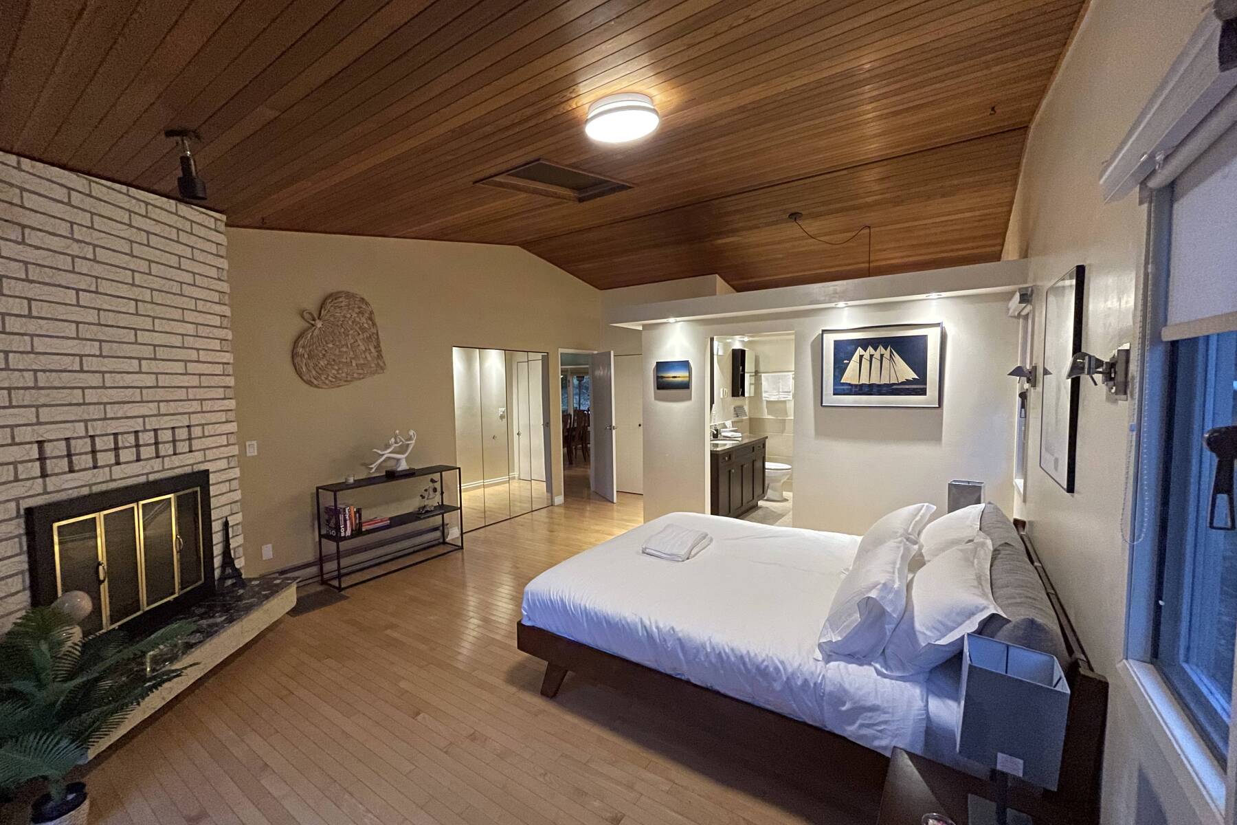 Porpoise Bay Waterfront Home, 4 bedroom, 3 bathroom