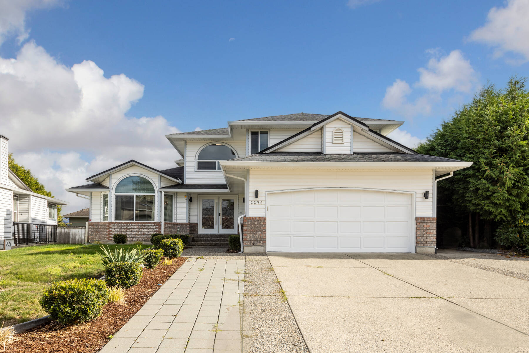 Spacious Home Close to Airport