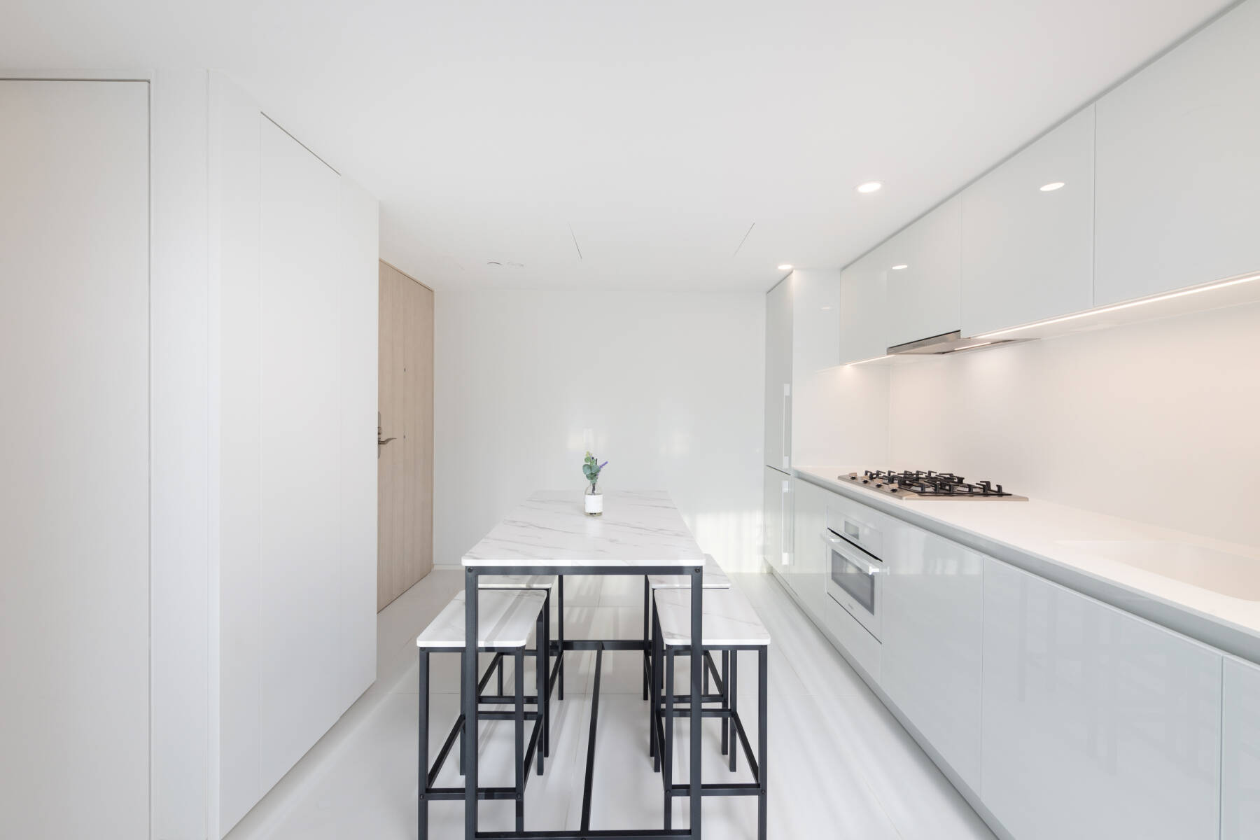 Modern 1BR w/ Views in Downtown