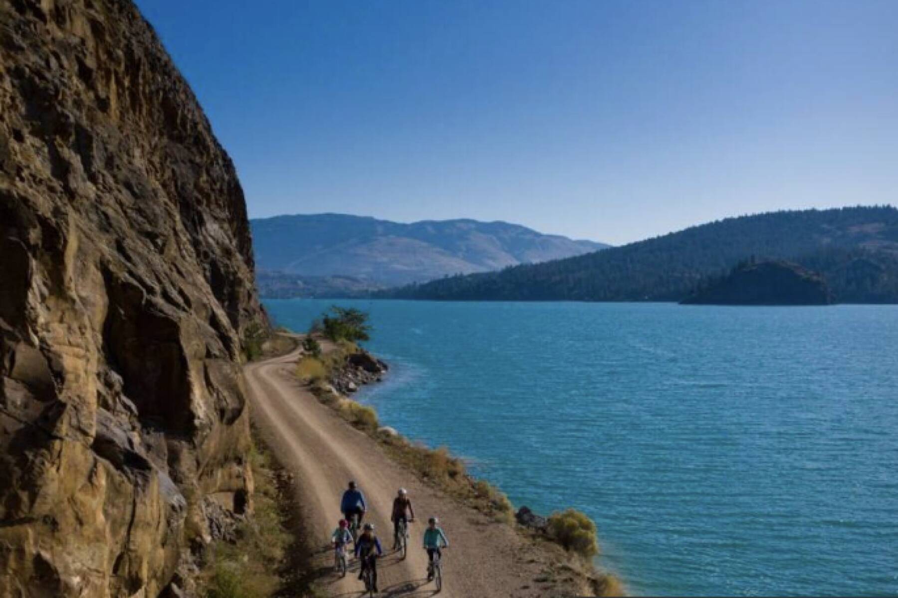 Brand New Luxury 3 Level Lake View House + Hot Tub