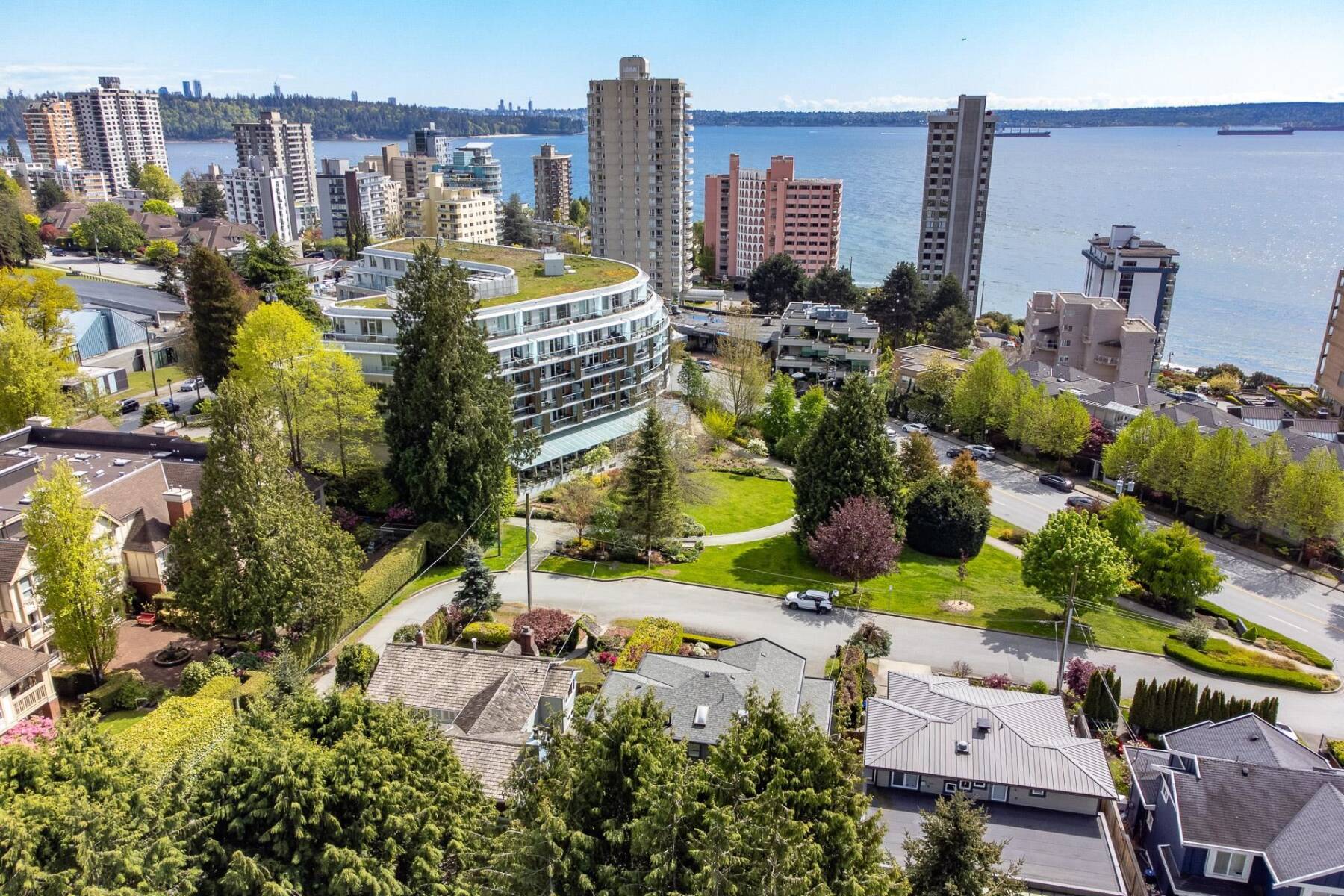 Location! Spacious suite near Dundarave and Waterfront