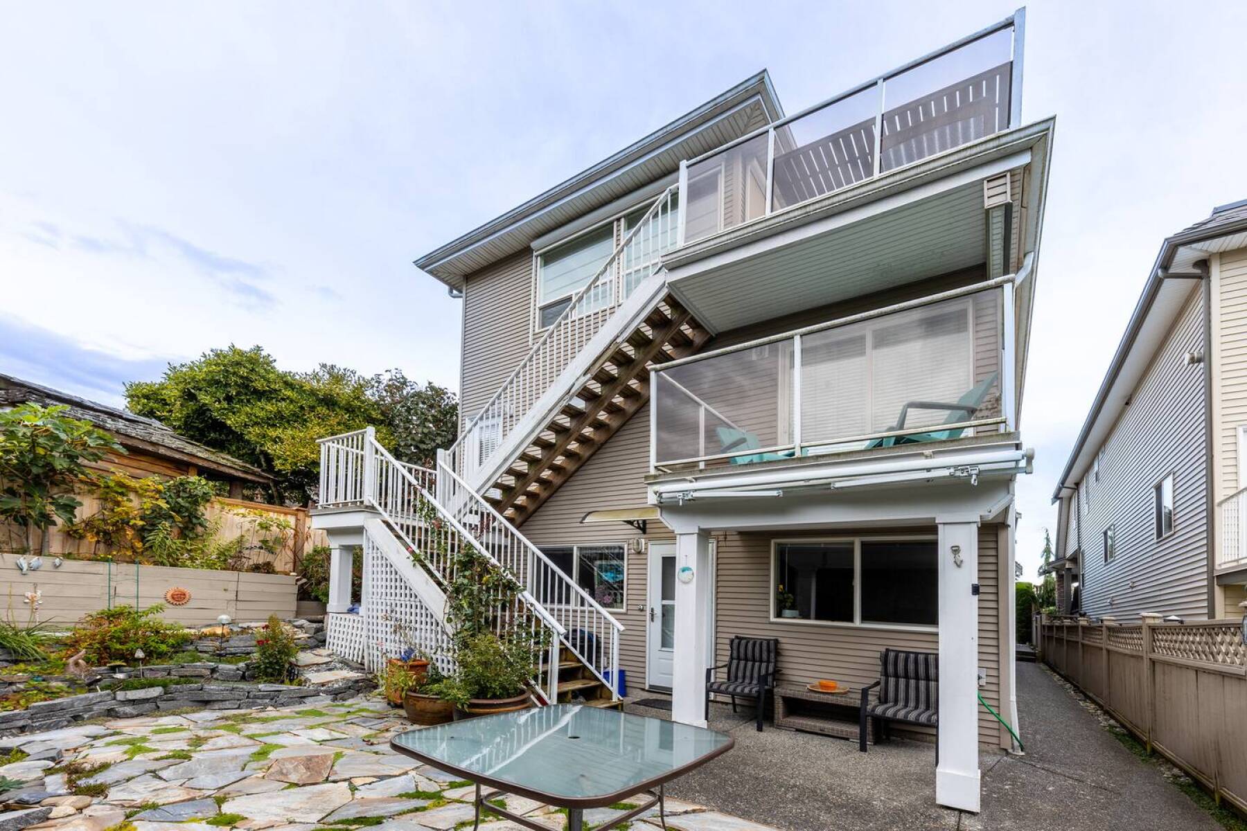 White Rock Beach House walking distance to beach