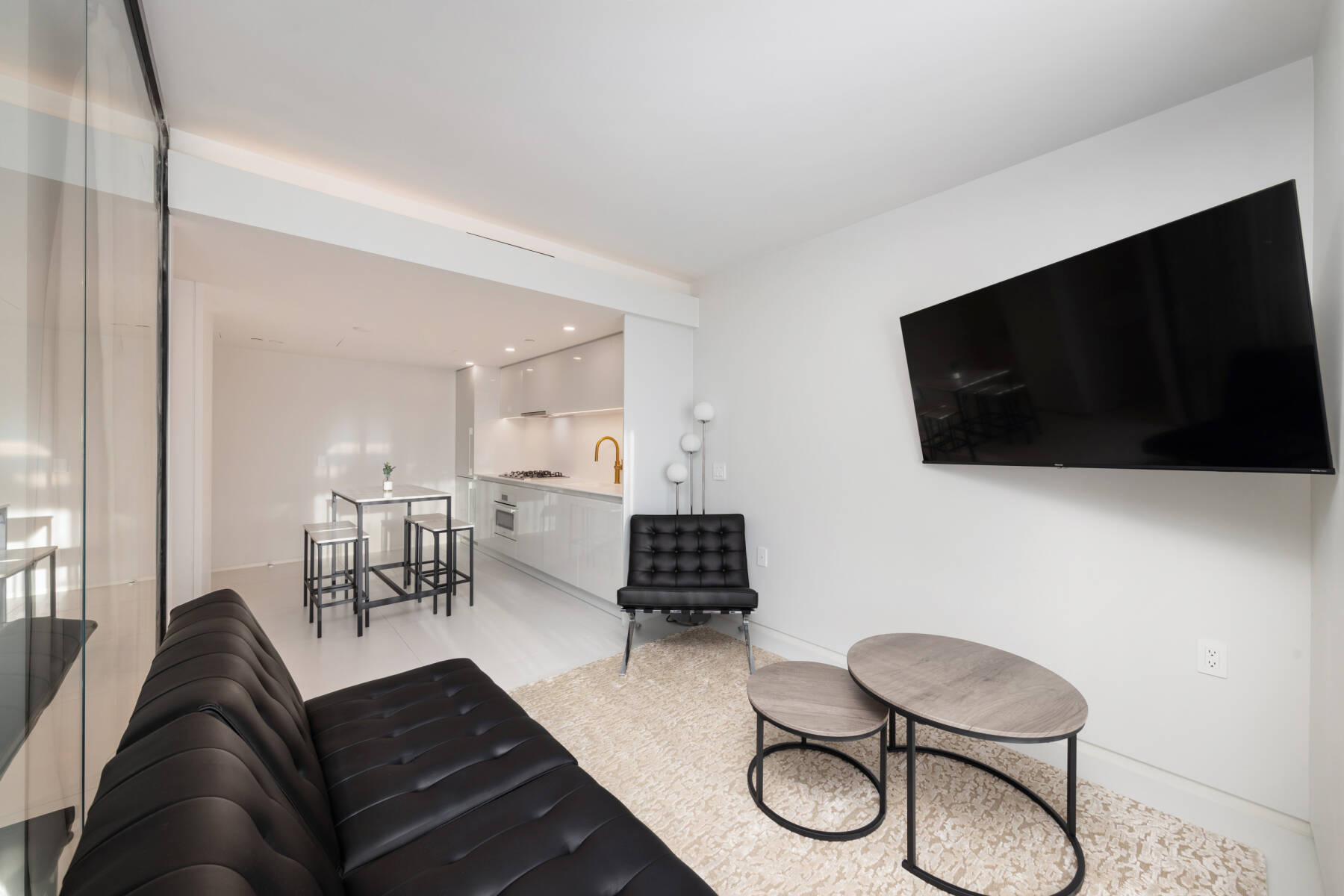 Modern 1BR w/ Views in Downtown