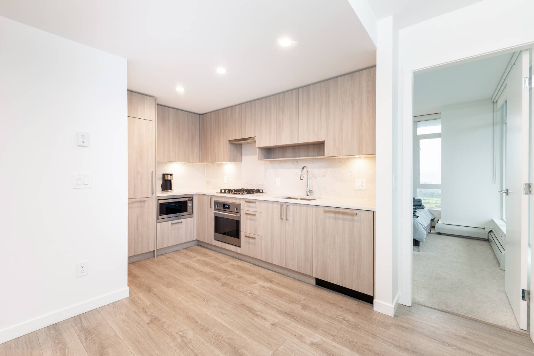 Brand New Luxury Skyline 2 Bedroom Condo 19 Floor