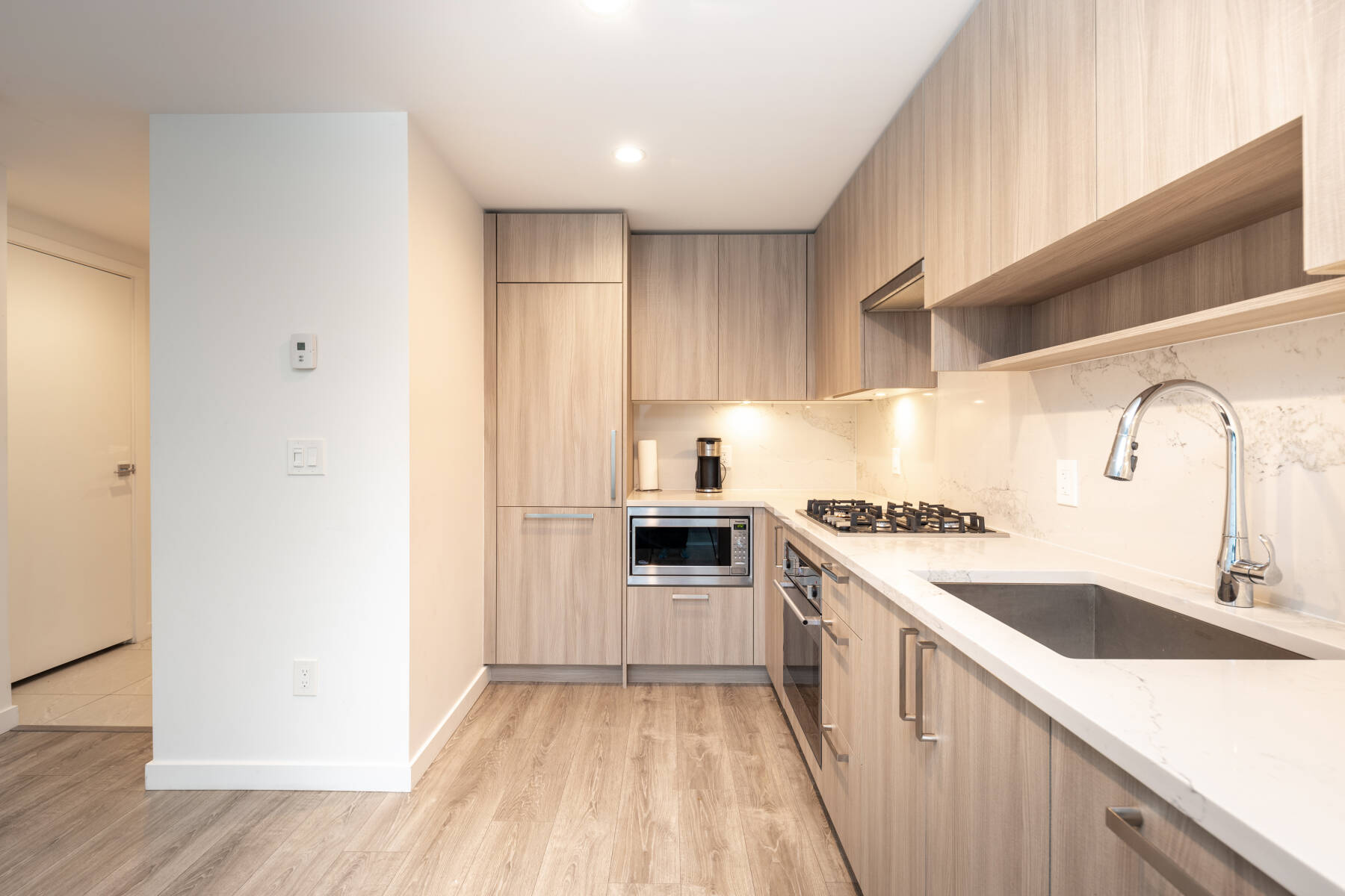 Brand New Luxury Skyline 2 Bedroom Condo 19 Floor