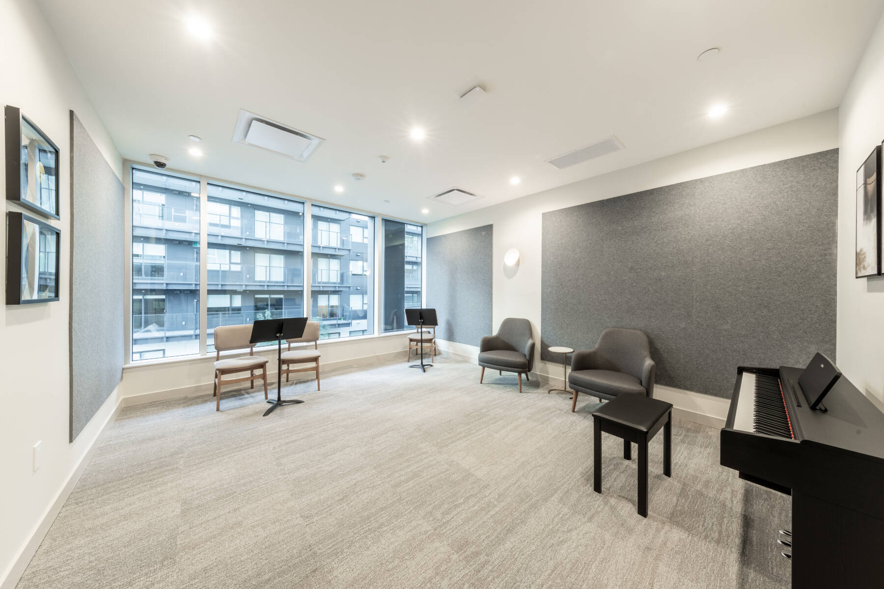 Relaxing Riverside 2BR Near Shops & Parks