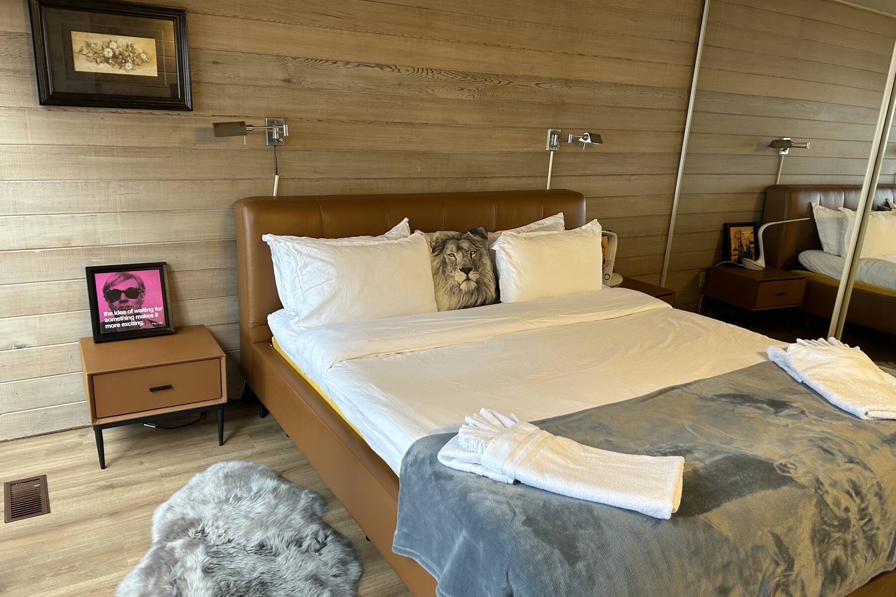 Waterfront West Van Cottage, 3 Bed, 2 Bath, Howe Sound Views