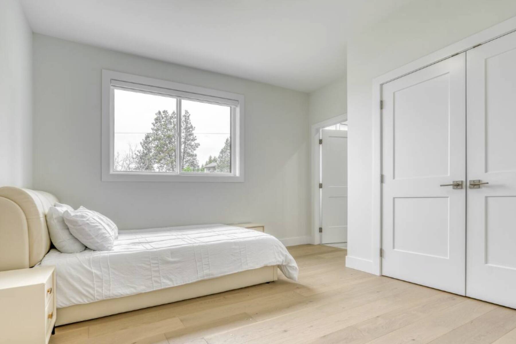 Brand New Luxury 3 Level Lake View House + Hot Tub