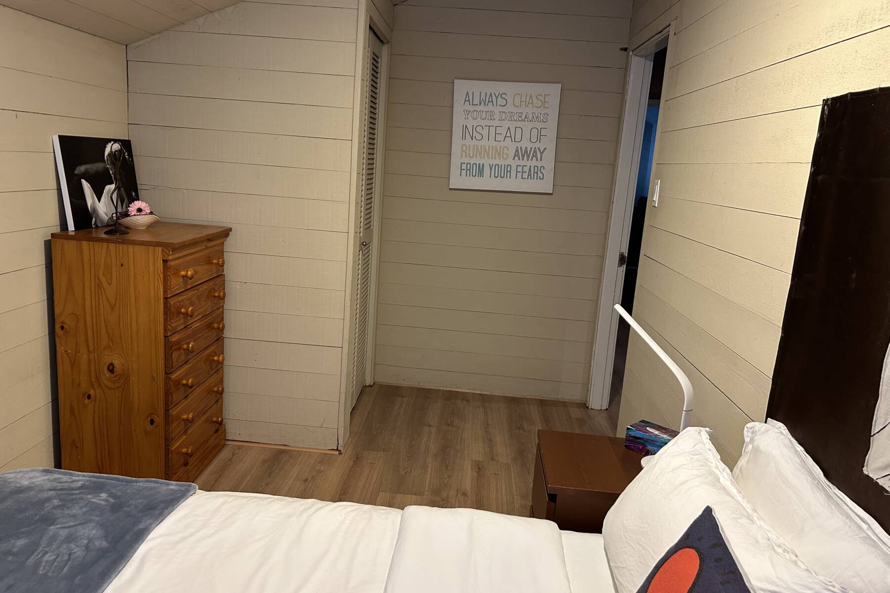 Waterfront West Van Cottage, 3 Bed, 2 Bath, Howe Sound Views