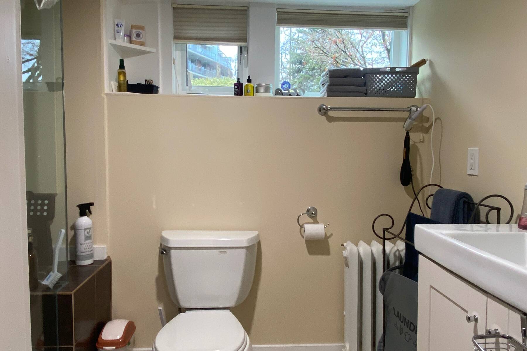 Location! Spacious suite near Dundarave and Waterfront