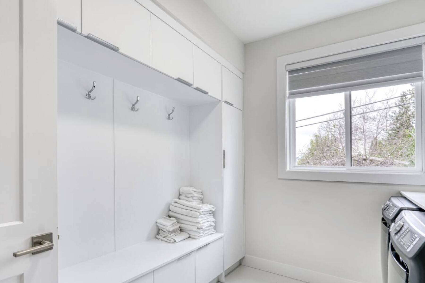 Brand New Luxury 3 Level Lake View House + Hot Tub