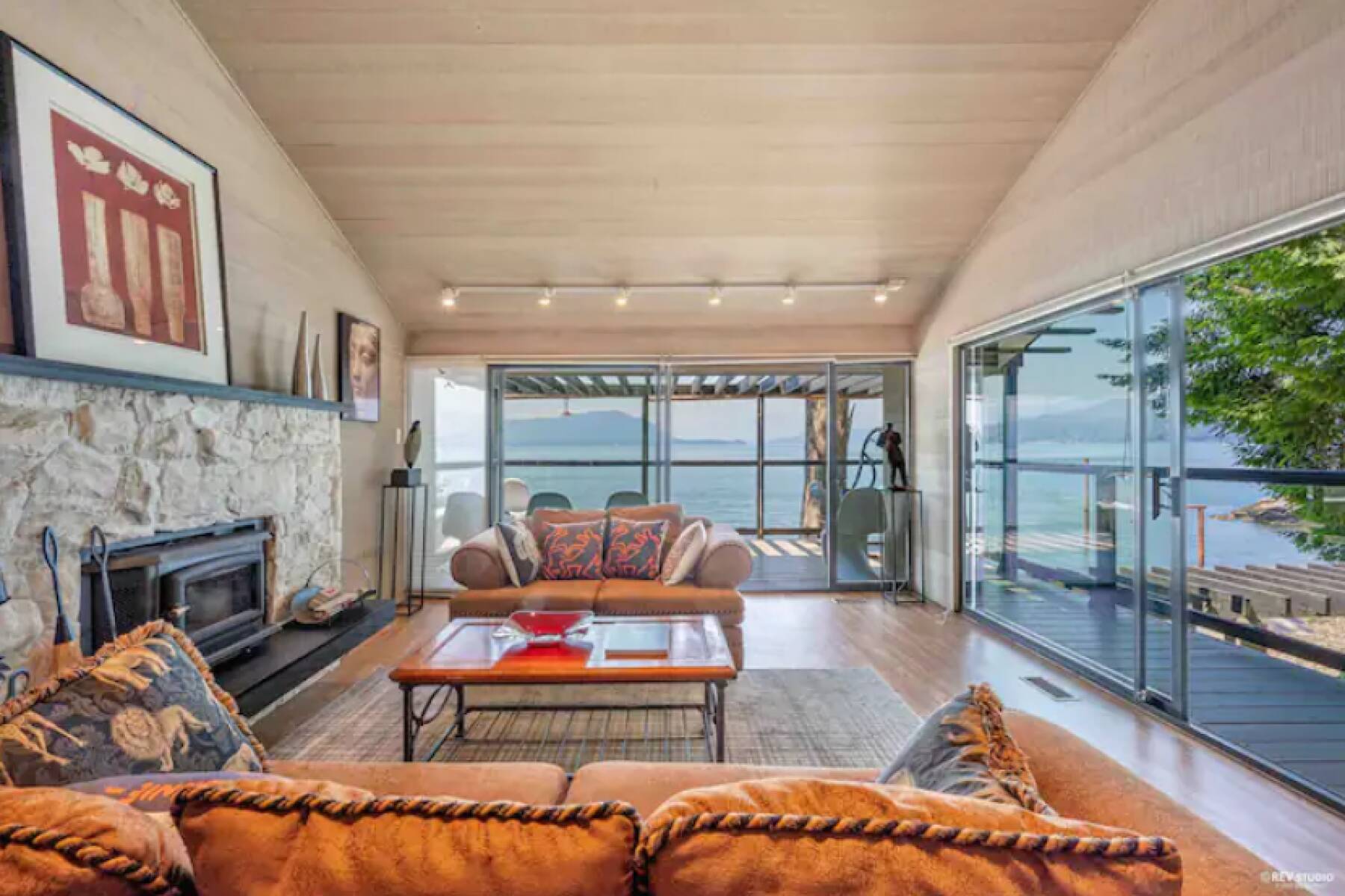 Waterfront West Van Cottage, 3 Bed, 2 Bath, Howe Sound Views