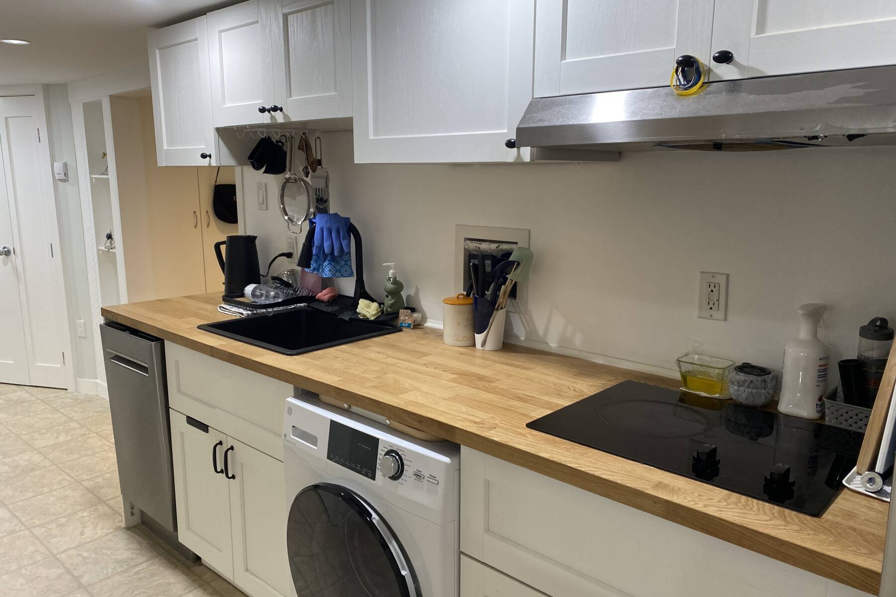 Location! Spacious suite near Dundarave and Waterfront