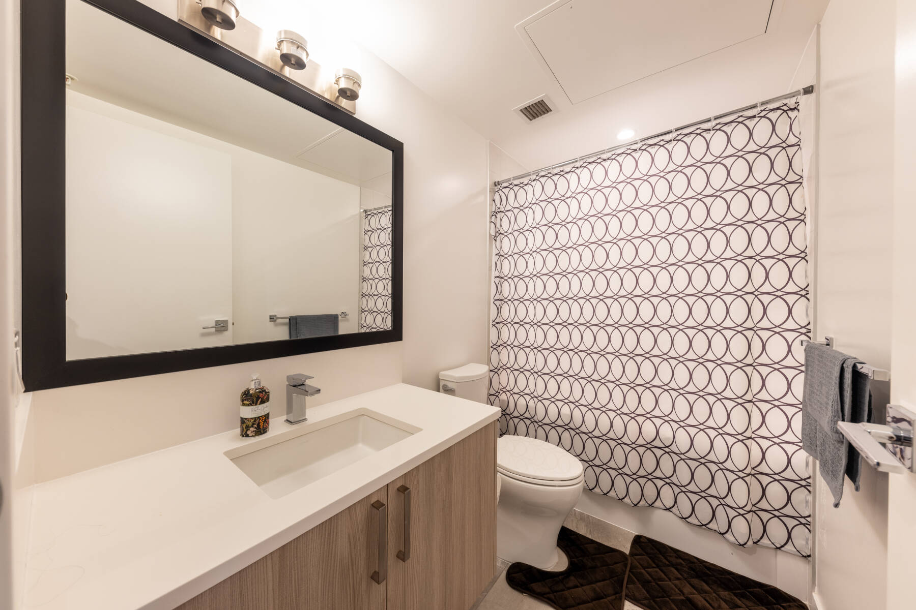 Brand New Luxury Skyline 2 Bedroom Condo 19 Floor