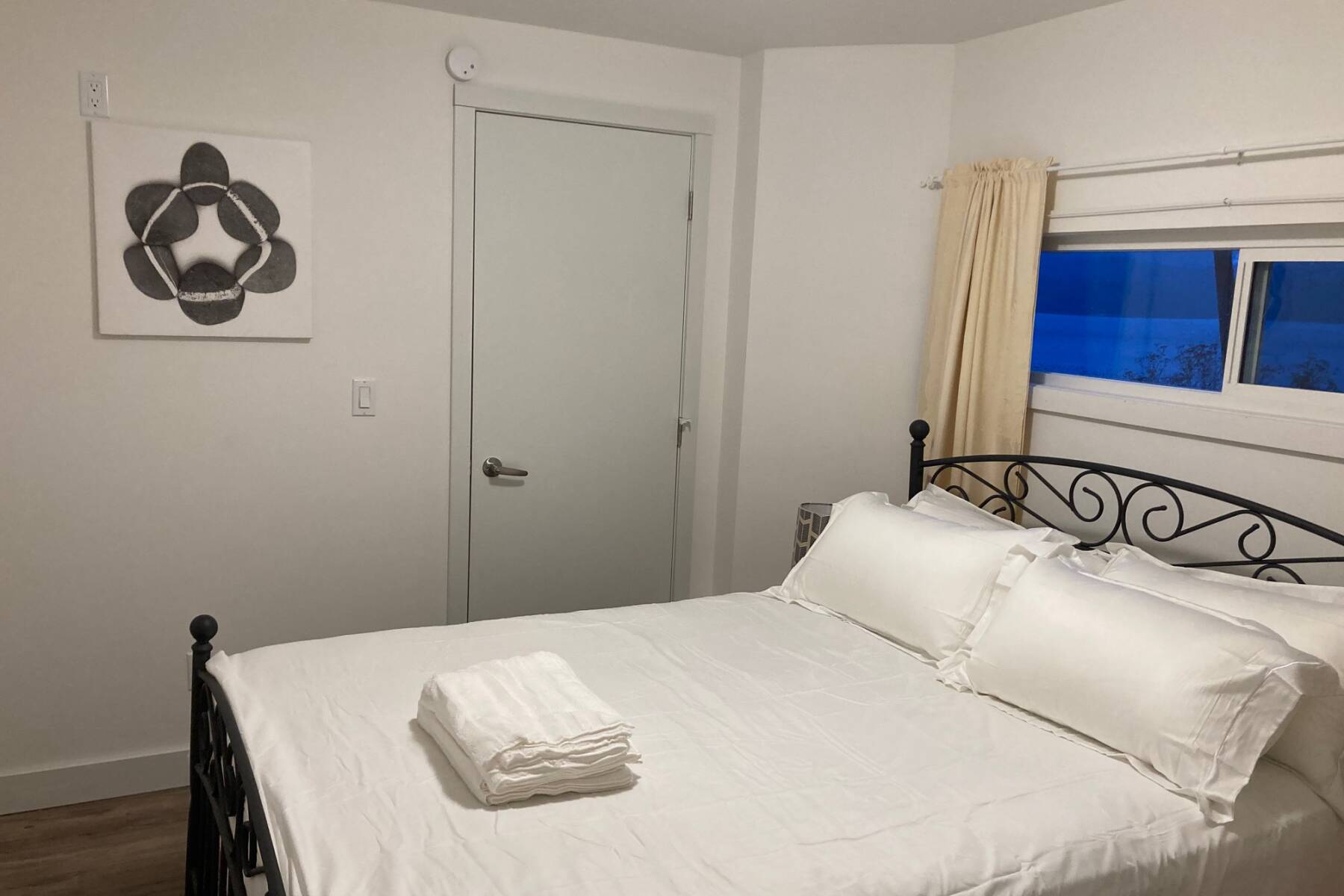 Porpoise Bay Waterfront Home, 4 bedroom, 3 bathroom