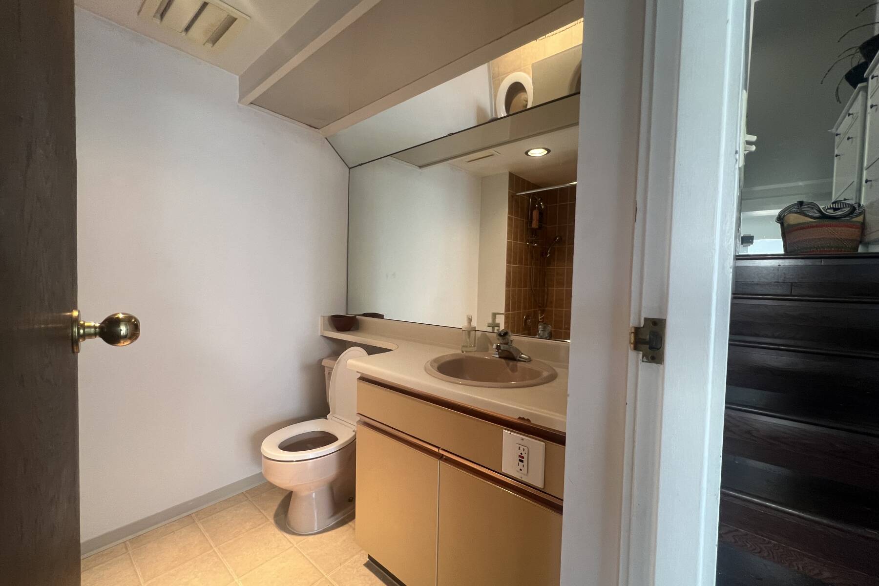 Ocean-View Loft | West End | 2 Bed + 2 Bath | Furnished