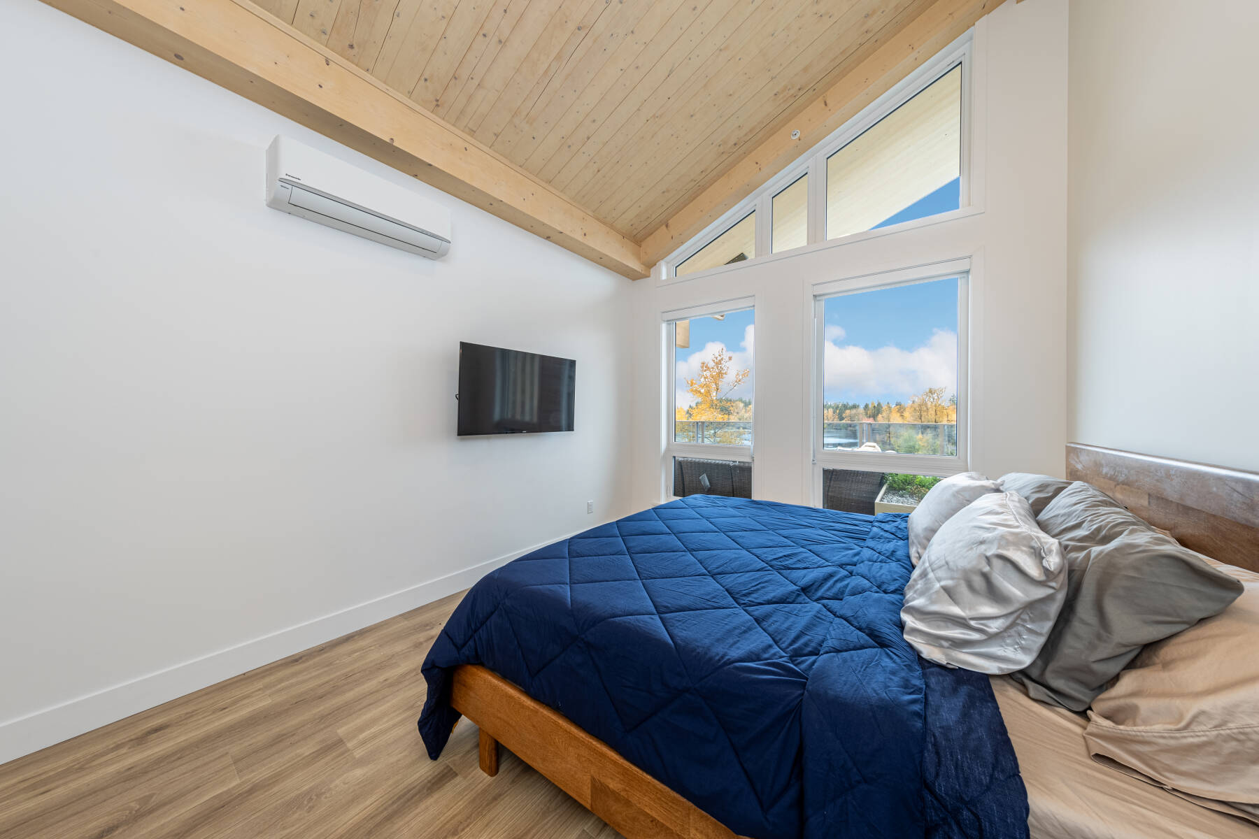 Brand New Luxury Mill Lake Penthouse