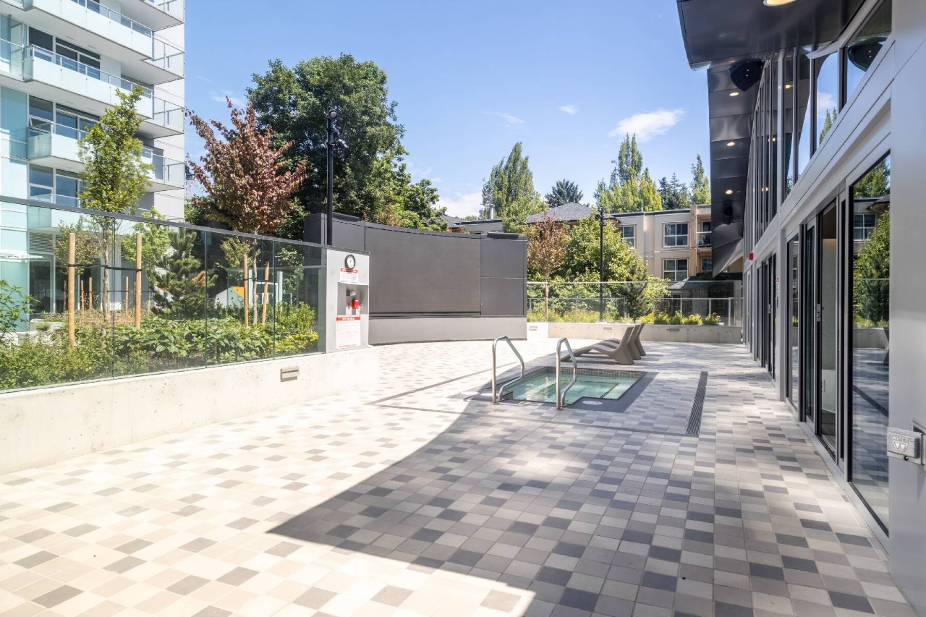 Modern Penthouse 3 Bedroom | Pool Hot Tub Gym