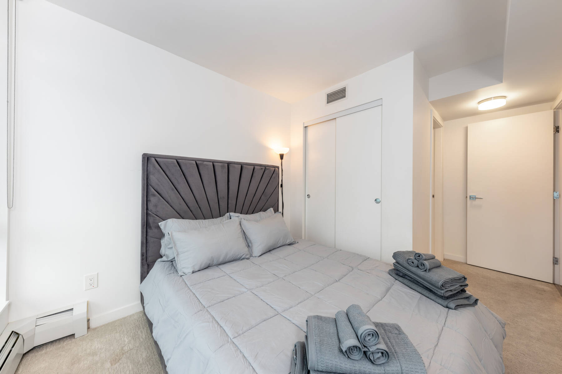 Brand New Luxury Skyline 2 Bedroom Condo 19 Floor