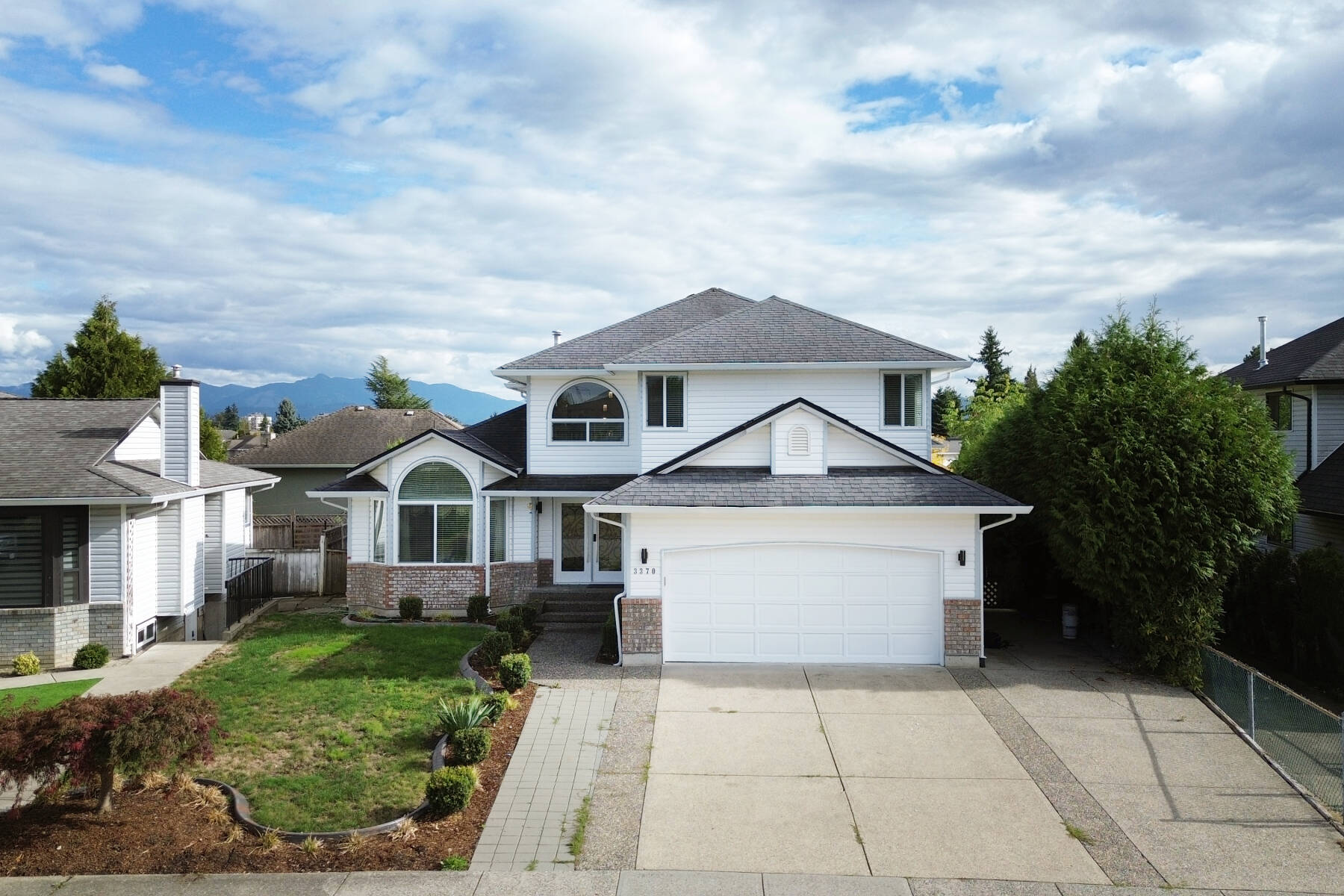 Spacious Home Close to Airport