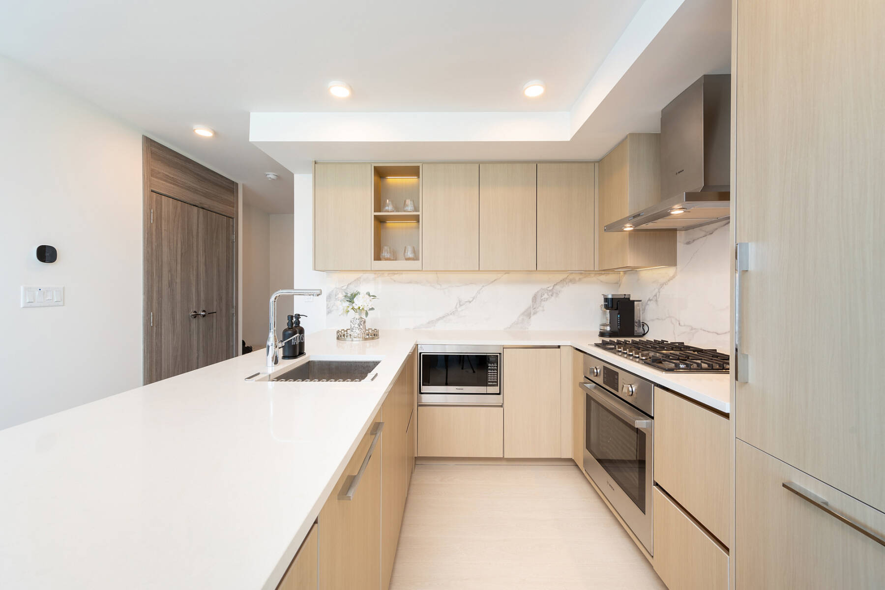 Luxury Penthouse 3 Bedroom | Pool Hot Tub Gym