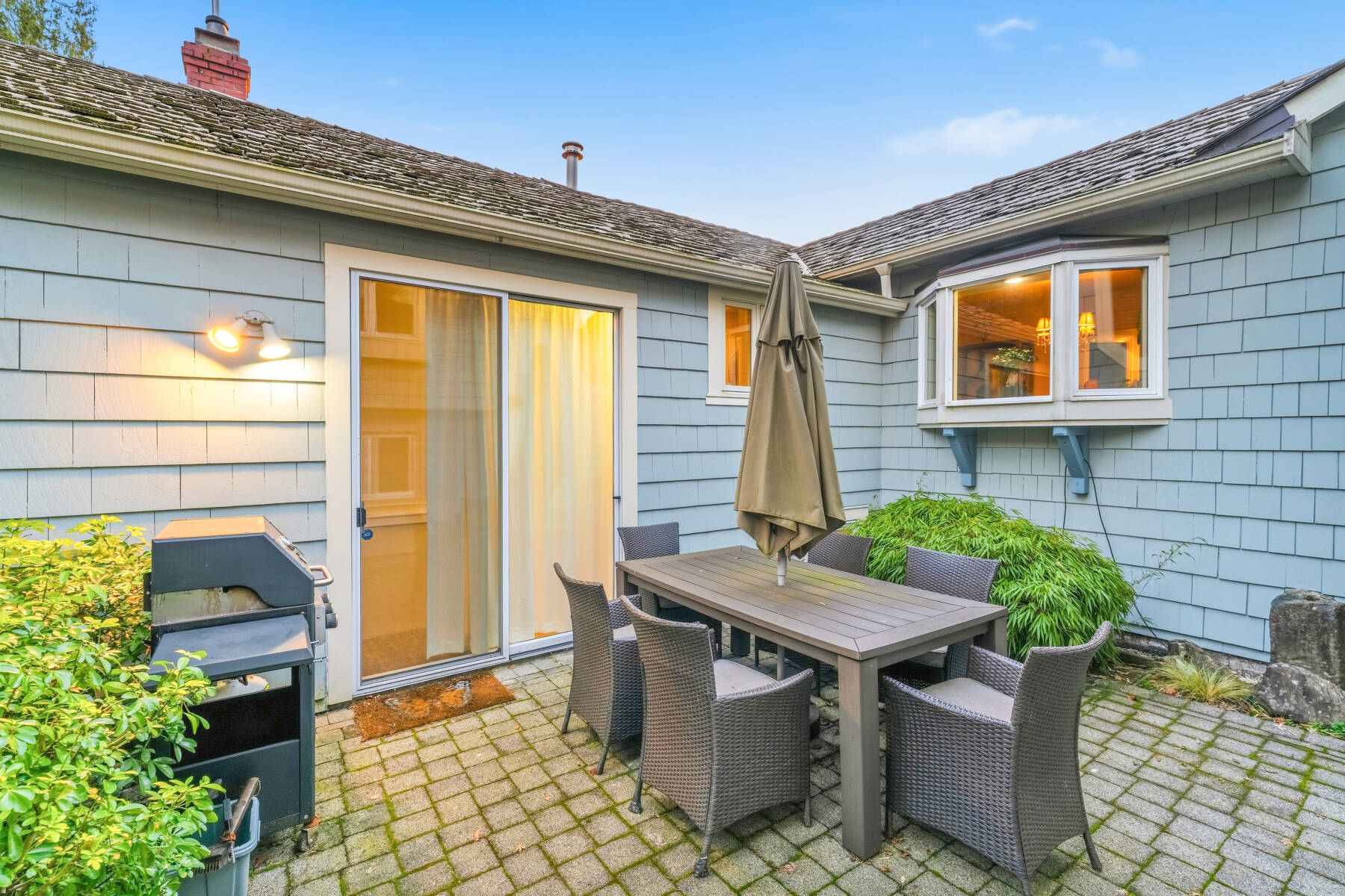 Location! Spacious suite near Dundarave and Waterfront