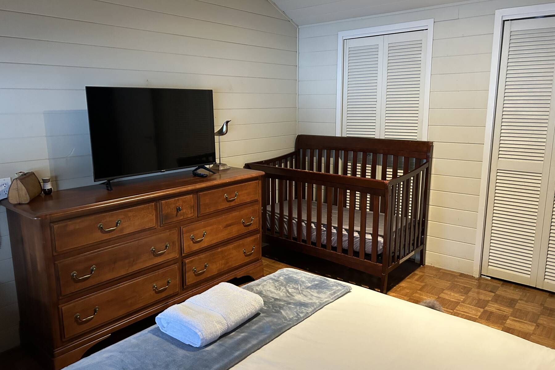 Waterfront West Van Cottage, 3 Bed, 2 Bath, Howe Sound Views