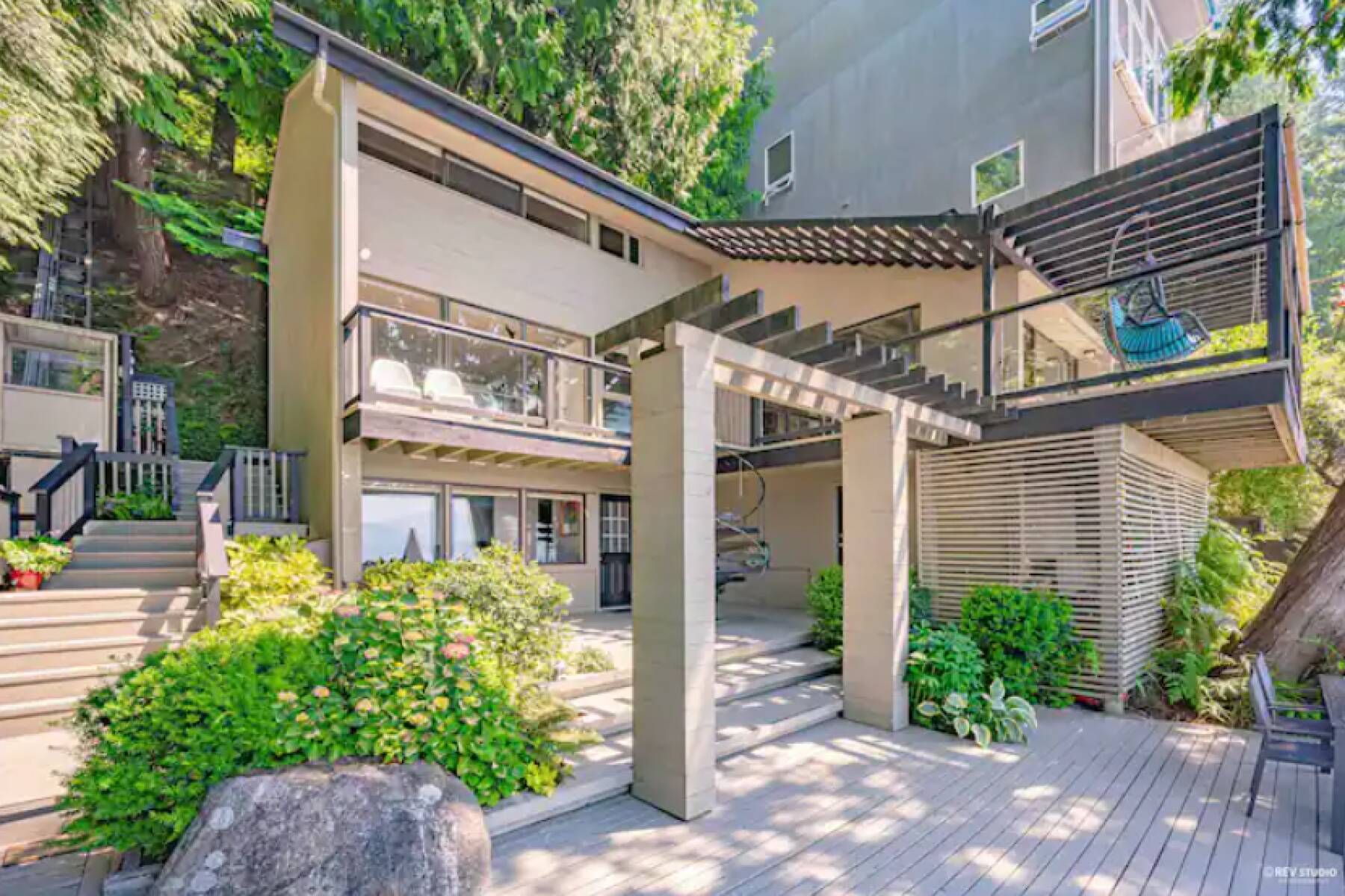 Waterfront West Van Cottage, 3 Bed, 2 Bath, Howe Sound Views