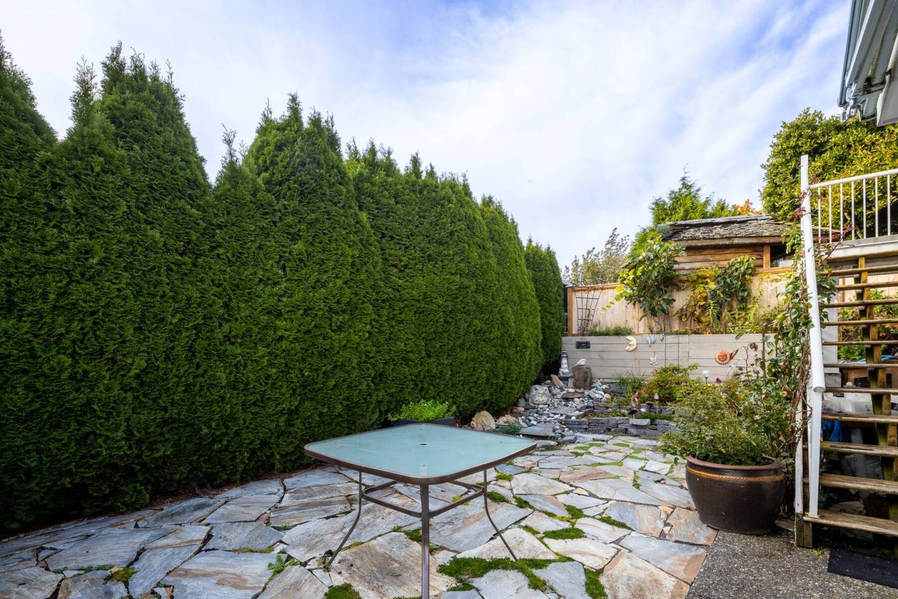 White Rock Beach House walking distance to beach